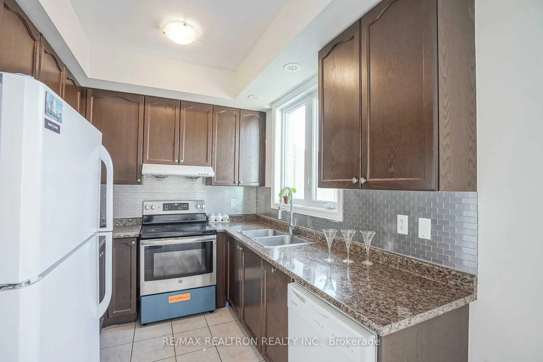 Photo 4 of Unit 48, 40 Comely Way, Markham, Milliken Mills East — HOMEH