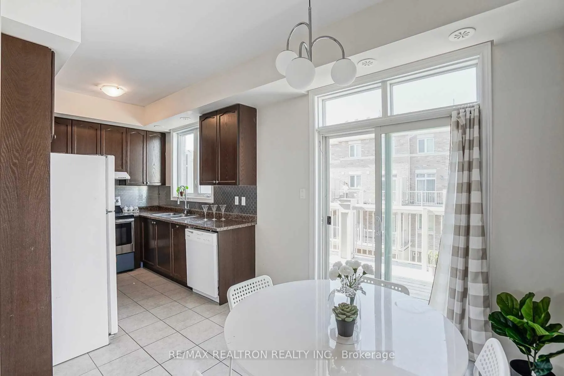 Photo 5 of Unit 48, 40 Comely Way, Markham, Milliken Mills East — HOMEH