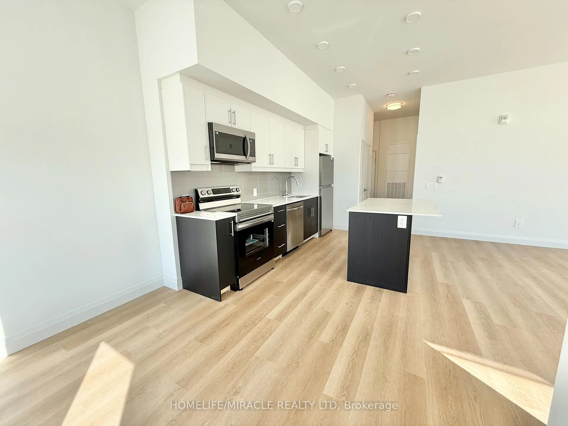 Photo 5 of Unit 104, 1333 Weber Street E, Kitchener — HOMEH