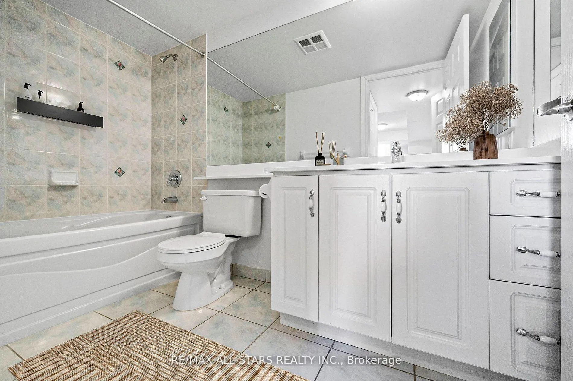 Photo 10 of Unit 536, 33 Cox Boulevard, Markham, Unionville — HOMEH