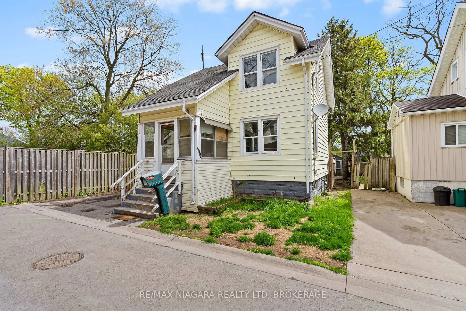 Front of 4904 Flynn Court