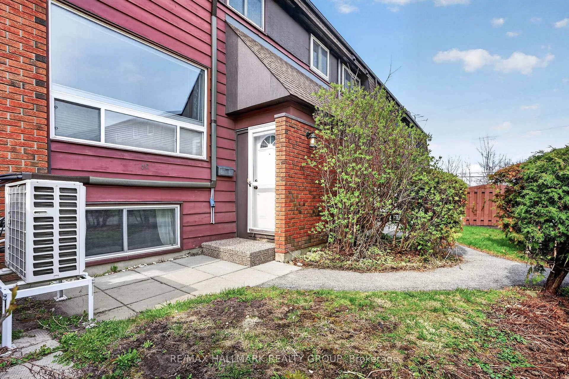 Photo 3 of 7C Banner Road, Ottawa, Sheahan Estates/Trend Village — HOMEH