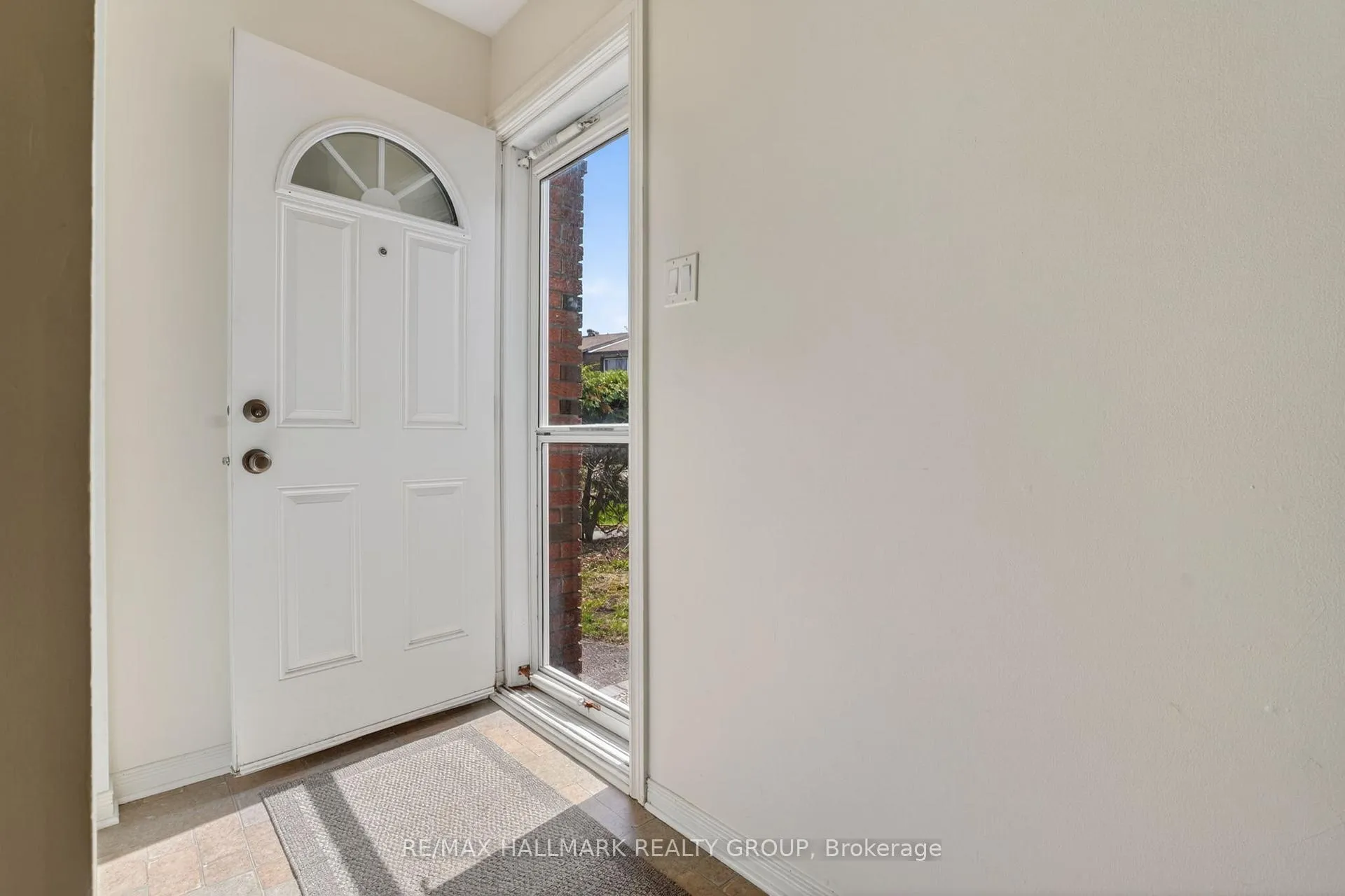 Photo 4 of 7C Banner Road, Ottawa, Sheahan Estates/Trend Village — HOMEH