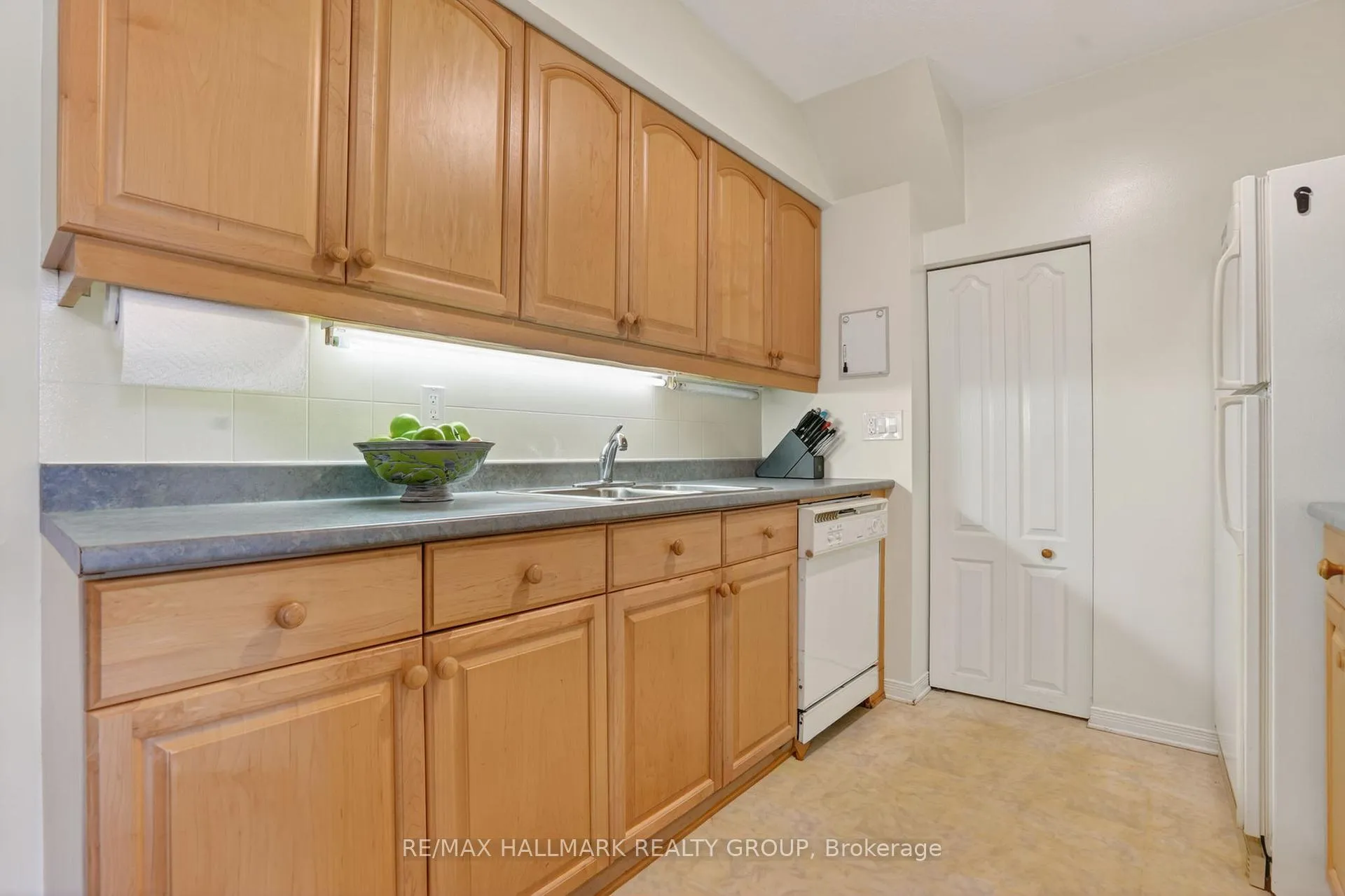 Photo 12 of 7C Banner Road, Ottawa, Sheahan Estates/Trend Village — HOMEH