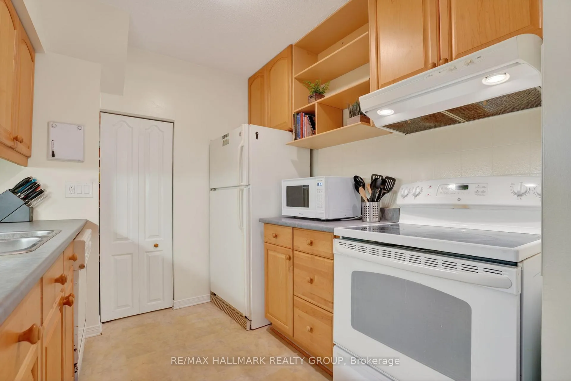Photo 13 of 7C Banner Road, Ottawa, Sheahan Estates/Trend Village — HOMEH