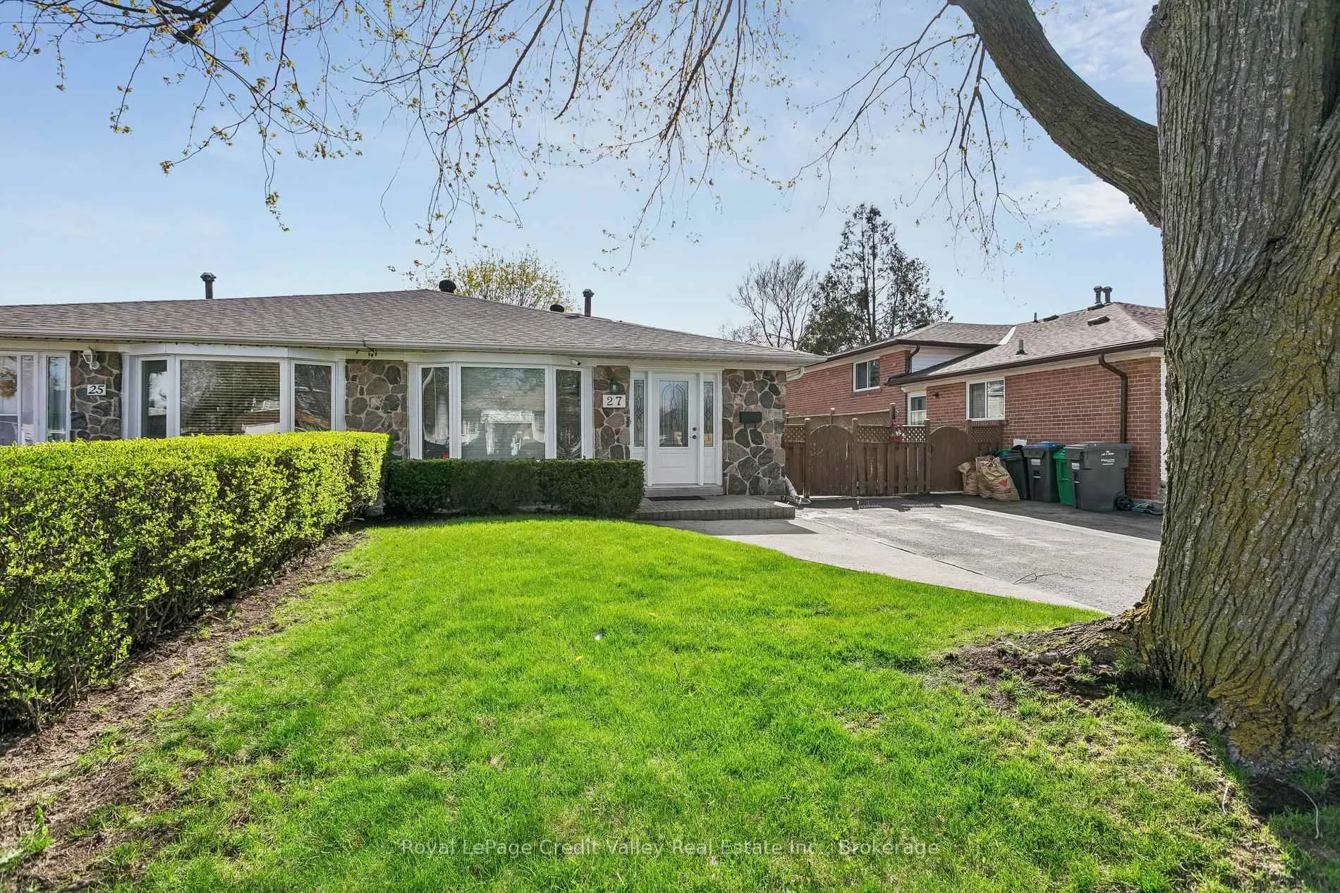 Photo 1 of 27 Grange Drive, Brampton, Northwood Park — HOMEH