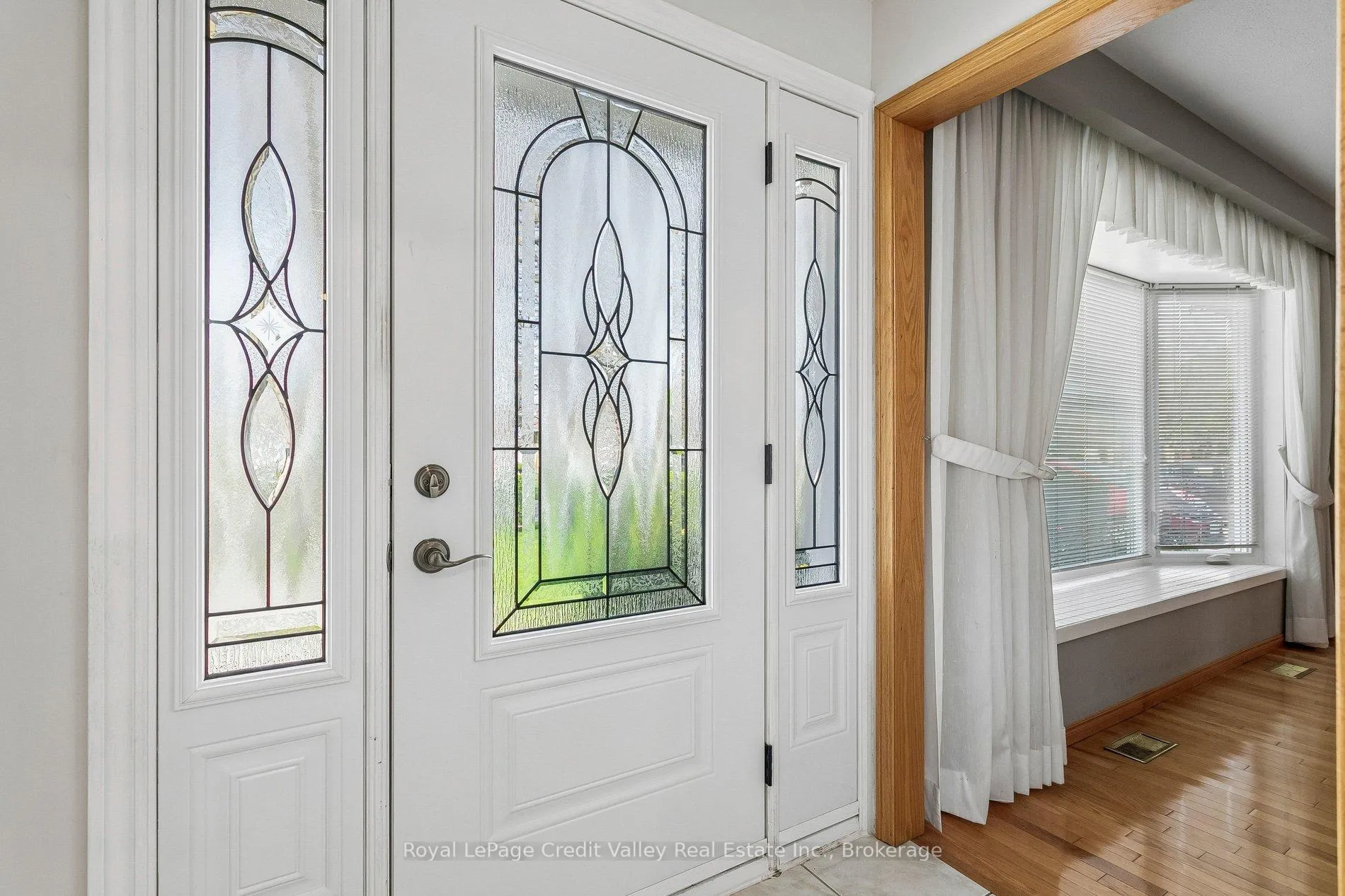 Photo 4 of 27 Grange Drive, Brampton, Northwood Park — HOMEH