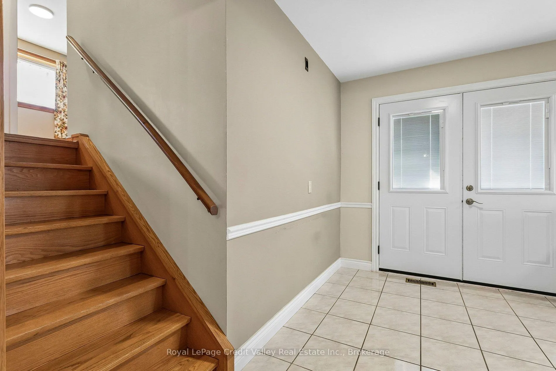 Photo 8 of 27 Grange Drive, Brampton, Northwood Park — HOMEH