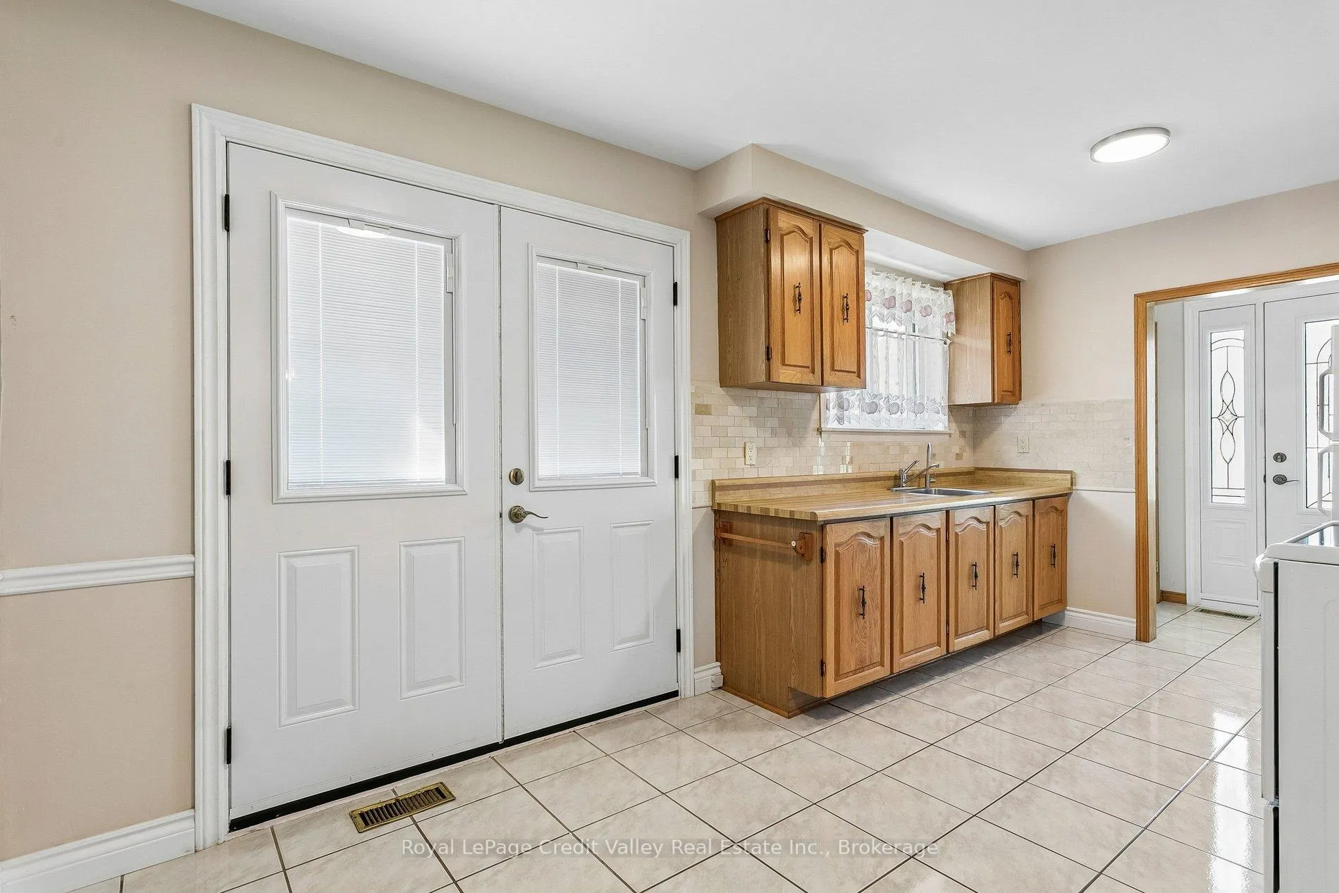 Photo 9 of 27 Grange Drive, Brampton, Northwood Park — HOMEH