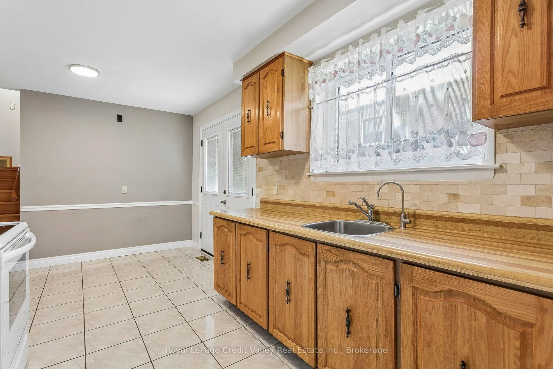 Photo 11 of 27 Grange Drive, Brampton, Northwood Park — HOMEH