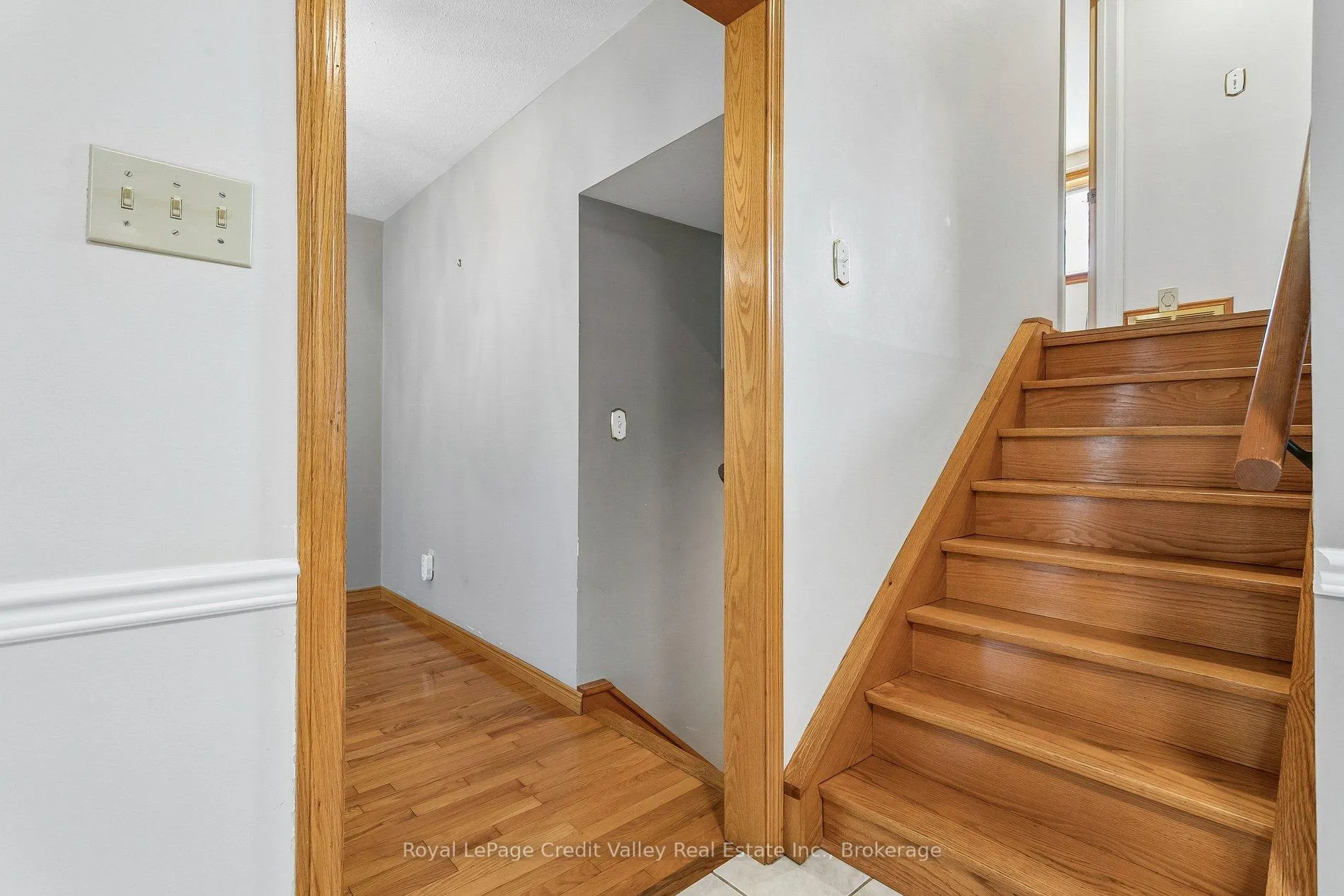 Photo 13 of 27 Grange Drive, Brampton, Northwood Park — HOMEH