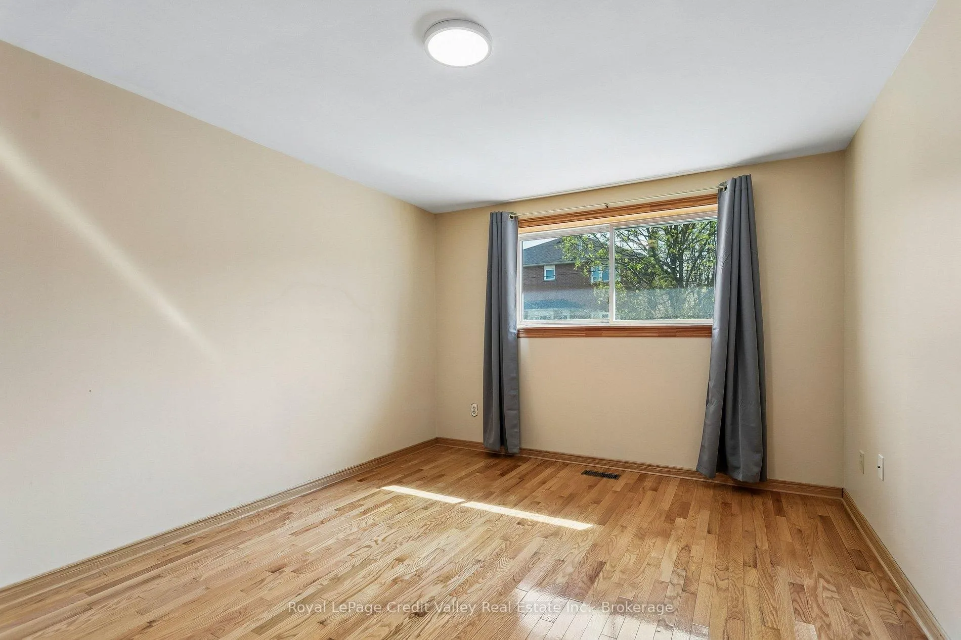 Photo 14 of 27 Grange Drive, Brampton, Northwood Park — HOMEH