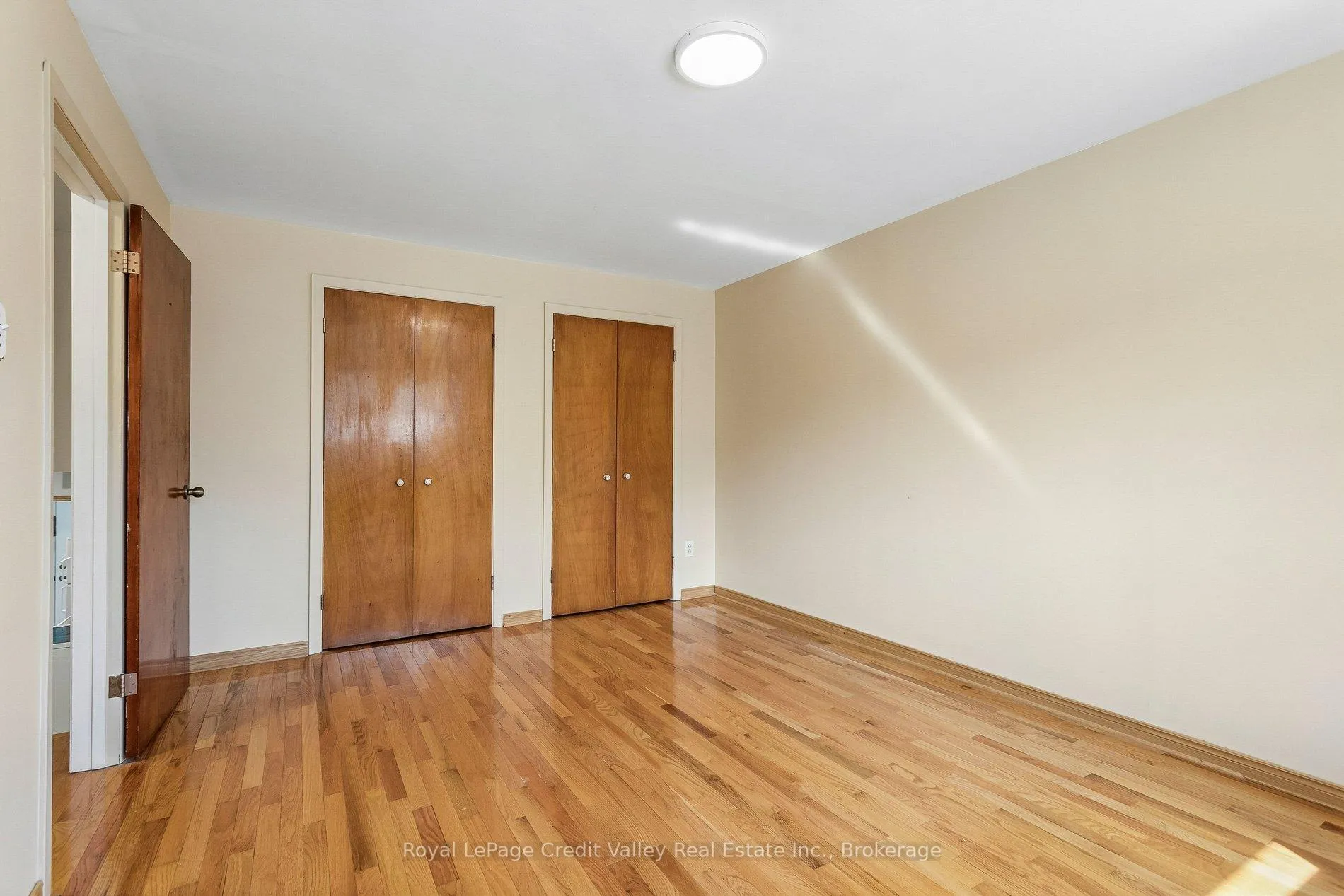Photo 16 of 27 Grange Drive, Brampton, Northwood Park — HOMEH