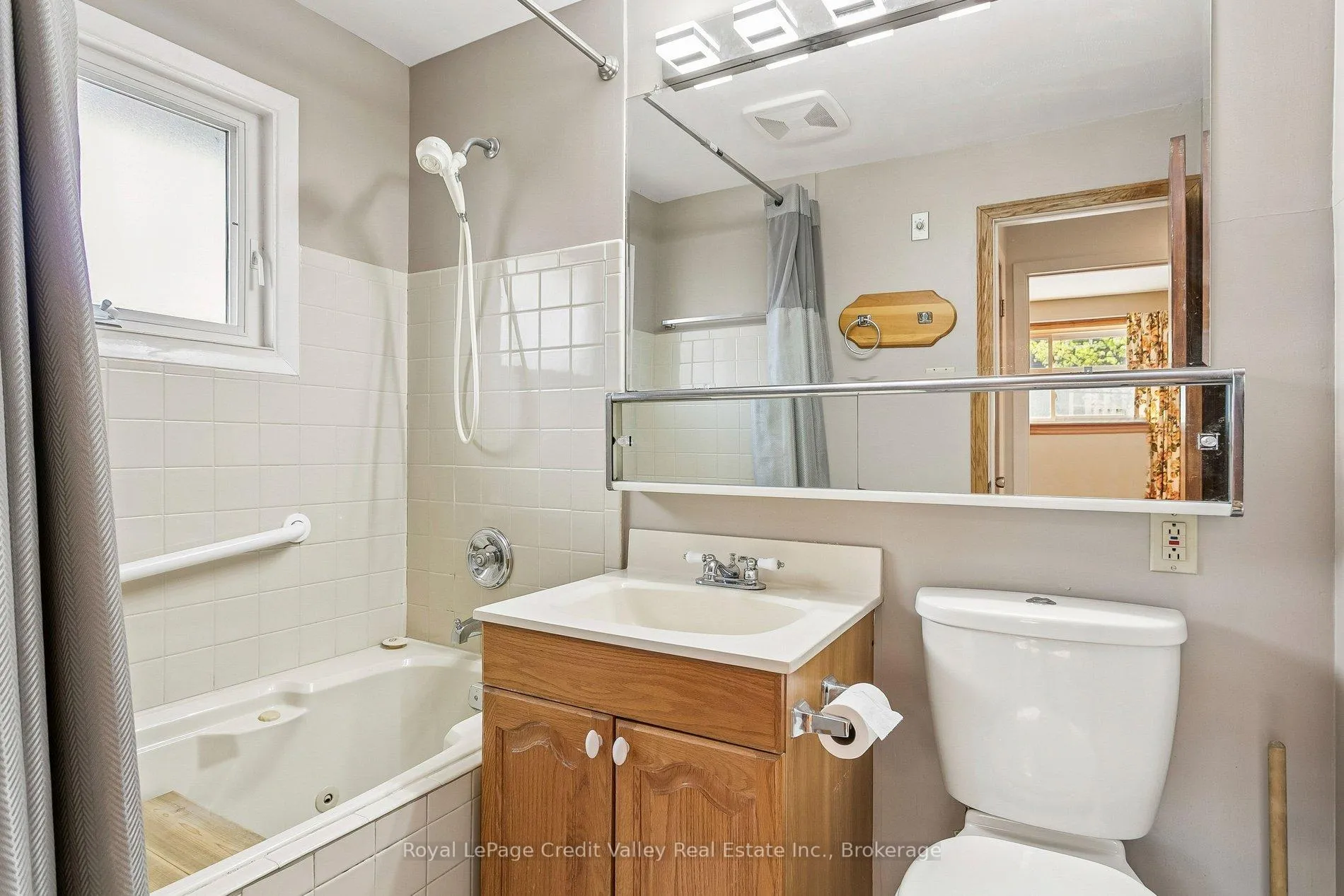 Photo 18 of 27 Grange Drive, Brampton, Northwood Park — HOMEH