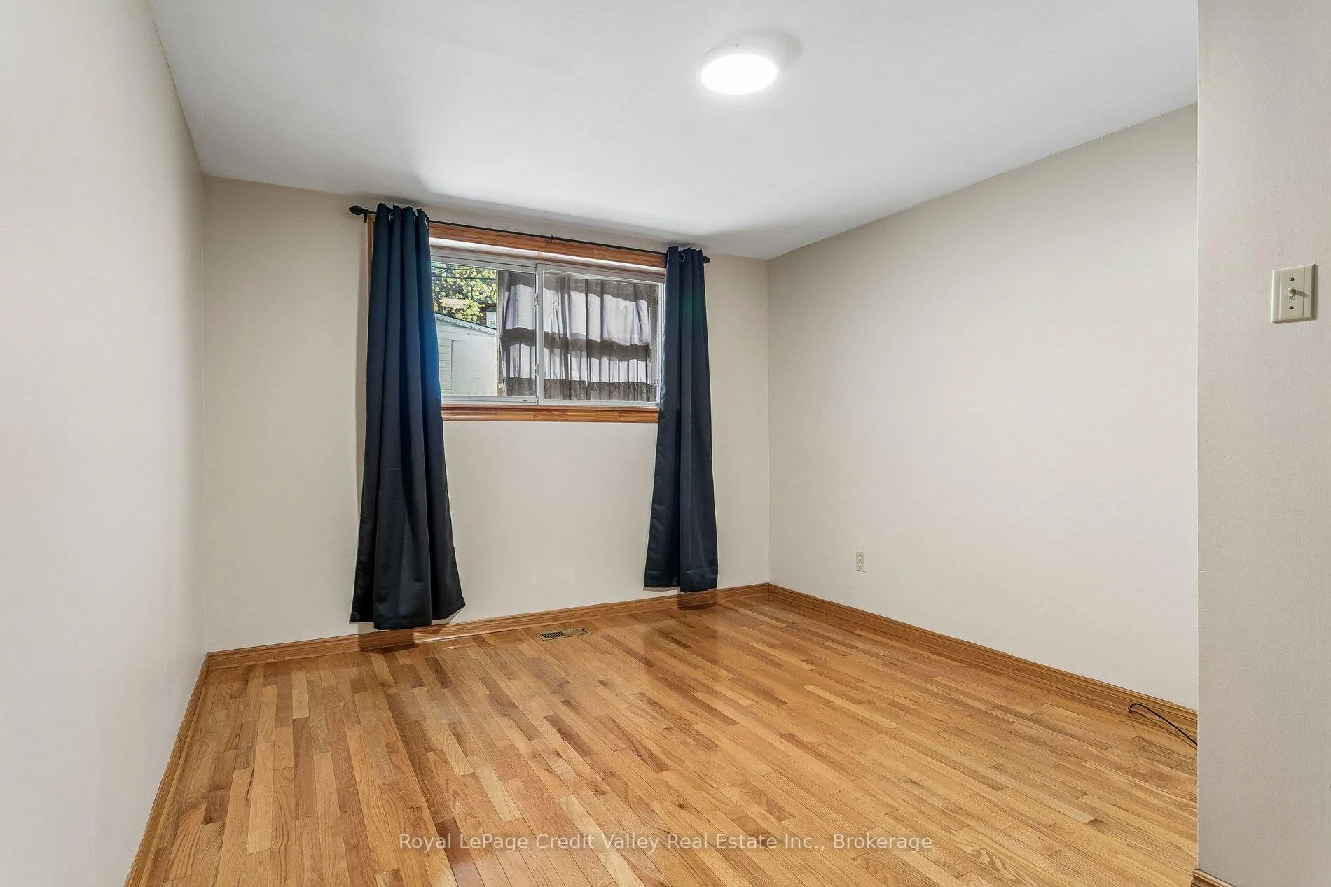 Photo 20 of 27 Grange Drive, Brampton, Northwood Park — HOMEH
