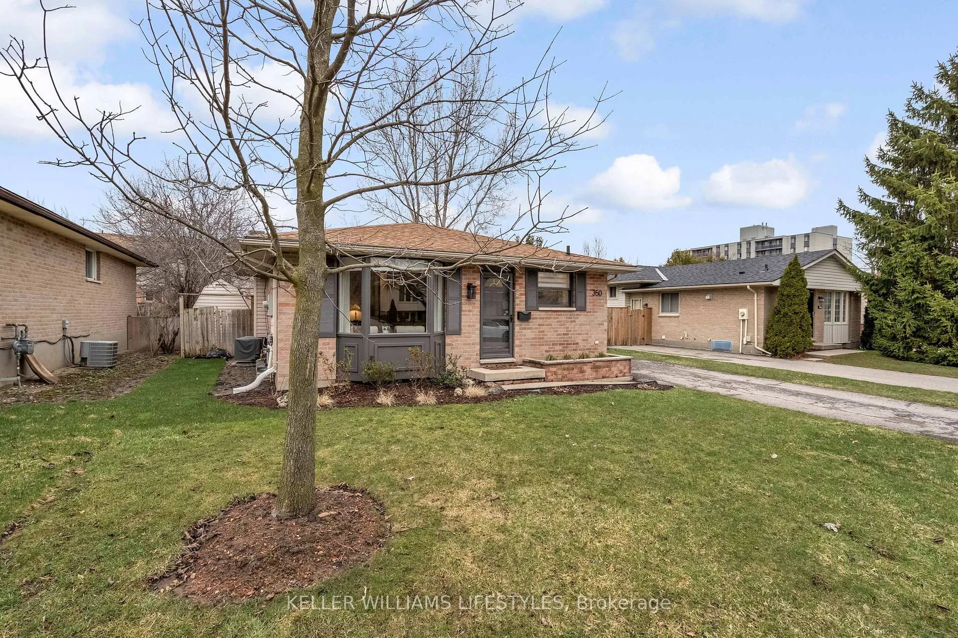 Photo 2 of 350 Highview Crescent, London, South O — HOMEH