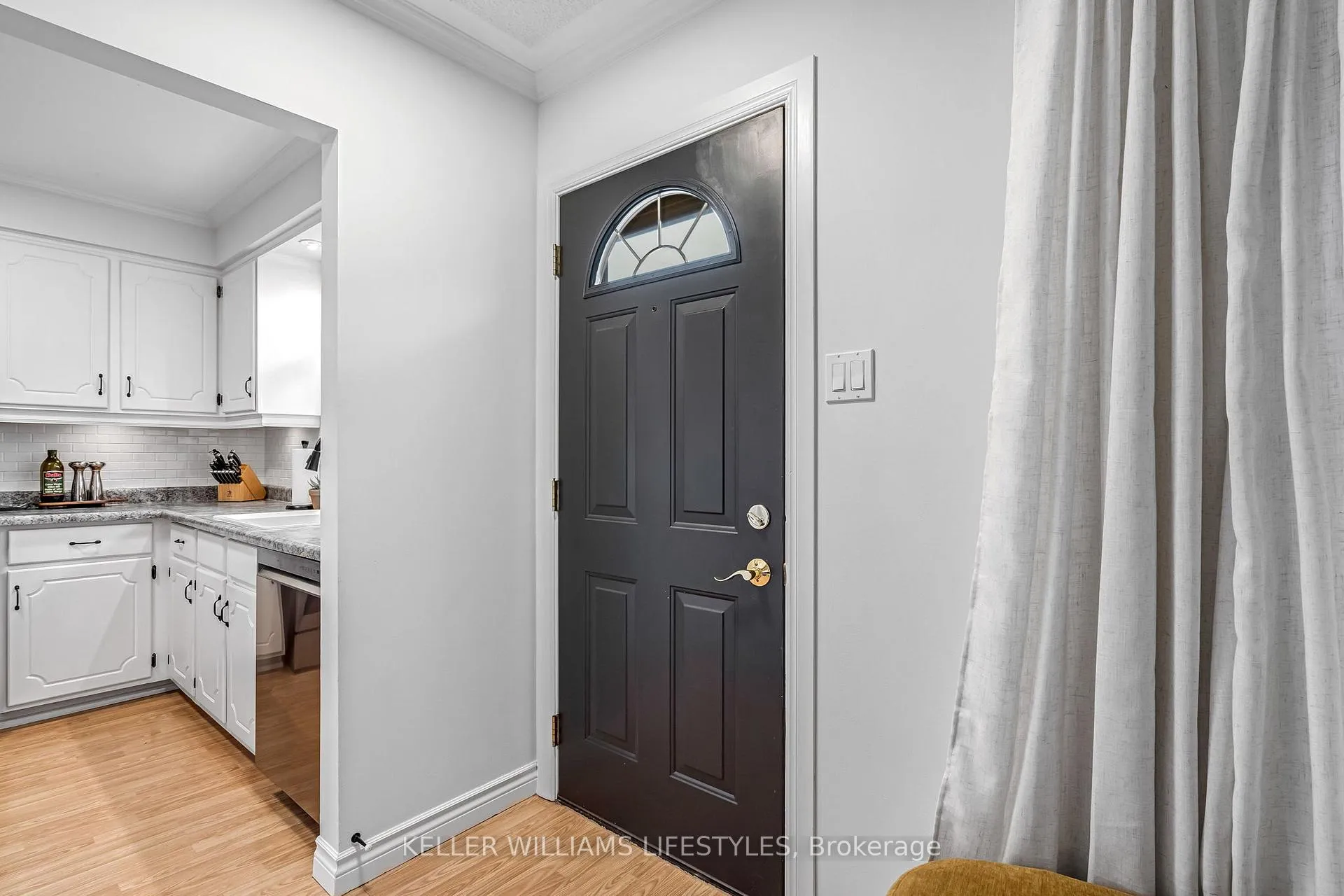 Photo 4 of 350 Highview Crescent, London, South O — HOMEH