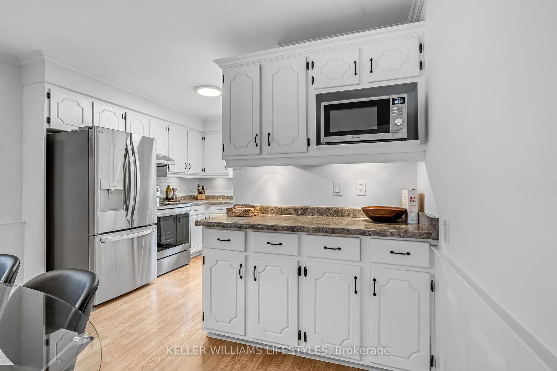 Photo 15 of 350 Highview Crescent, London, South O — HOMEH