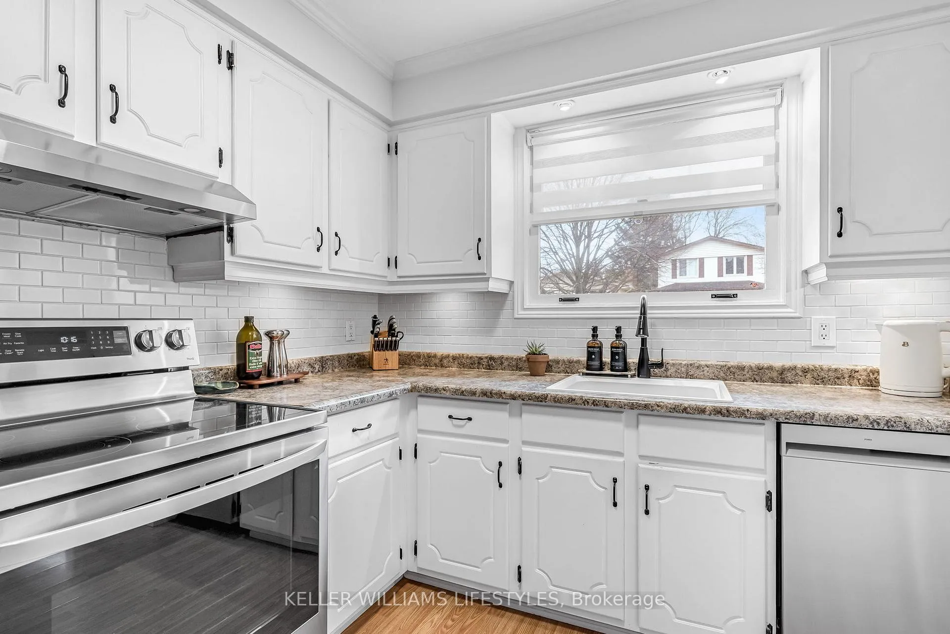 Photo 19 of 350 Highview Crescent, London, South O — HOMEH