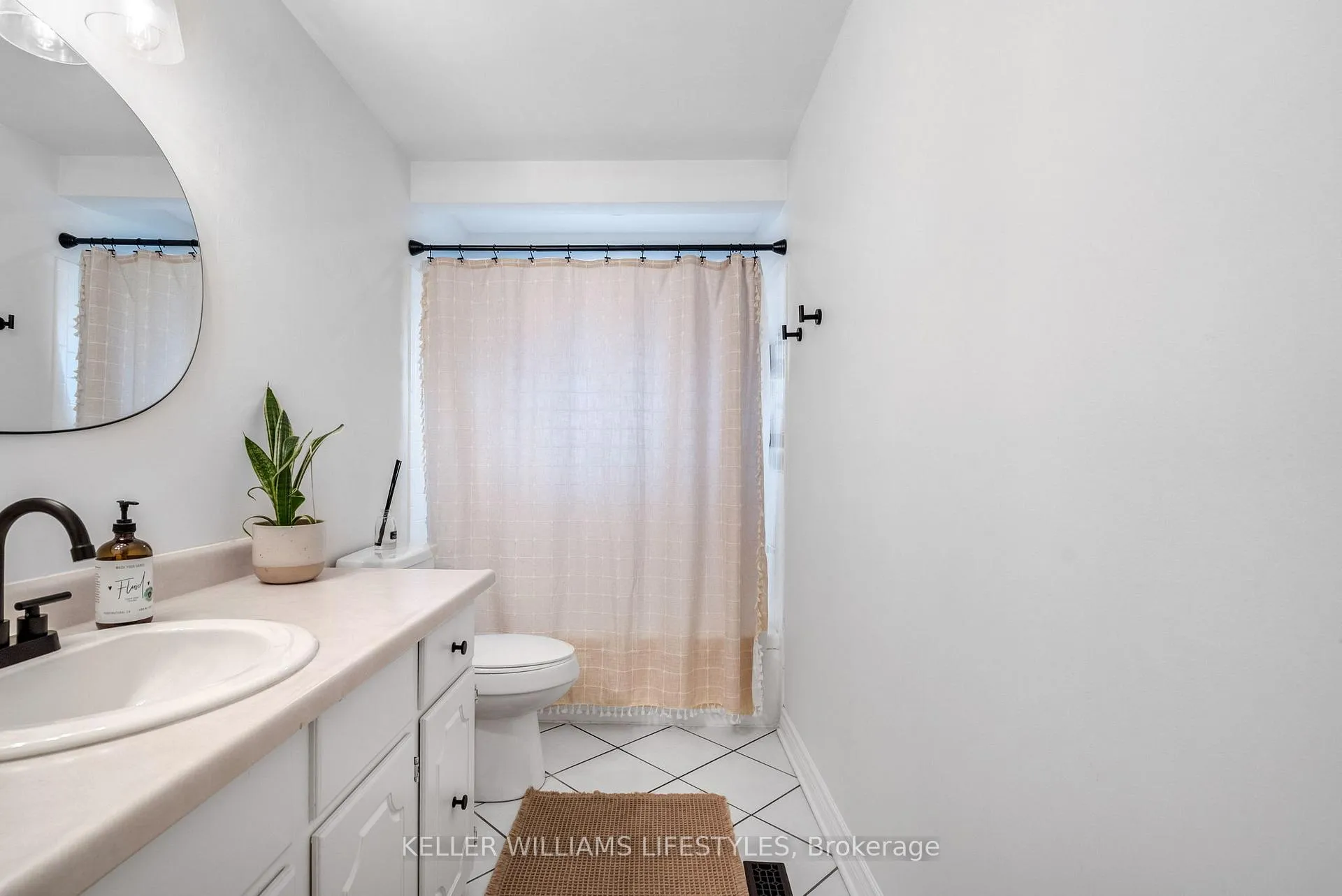 Photo 29 of 350 Highview Crescent, London, South O — HOMEH