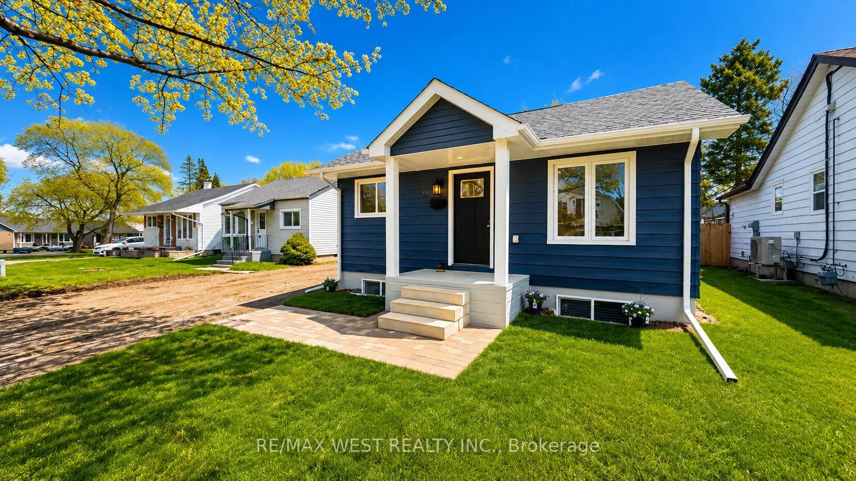 Photo 3 of 11 Pine Street, Ajax, Central — HOMEH