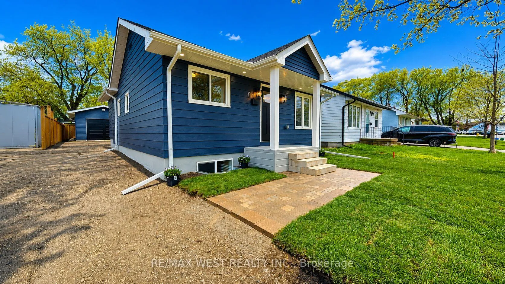 Photo 4 of 11 Pine Street, Ajax, Central — HOMEH