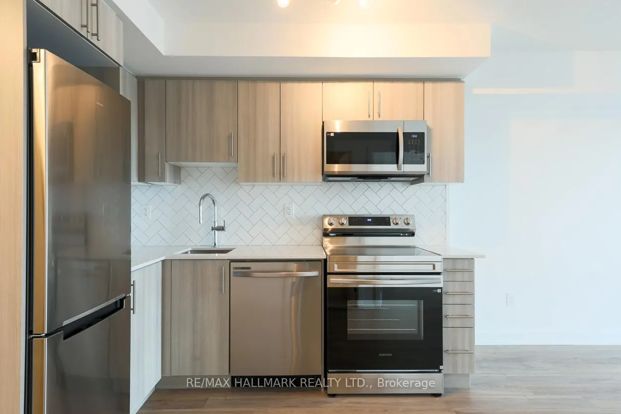 Photo 3 of Unit 901, 1010 Sandy Beach Road, Pickering, Bay Ridges — HOMEH