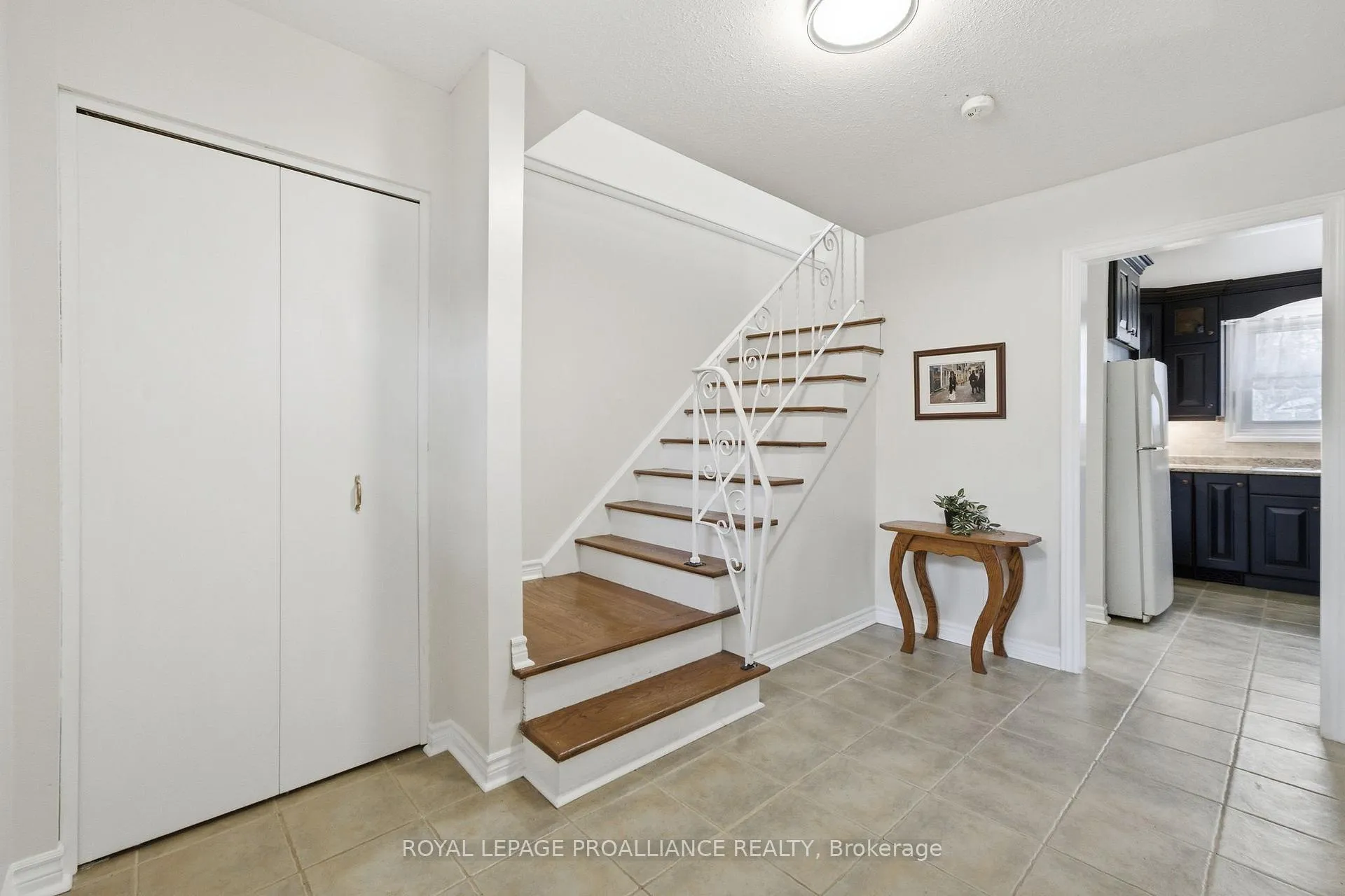 Photo 2 of 14 Forest Hill Crescent, Belleville, Belleville Ward — HOMEH