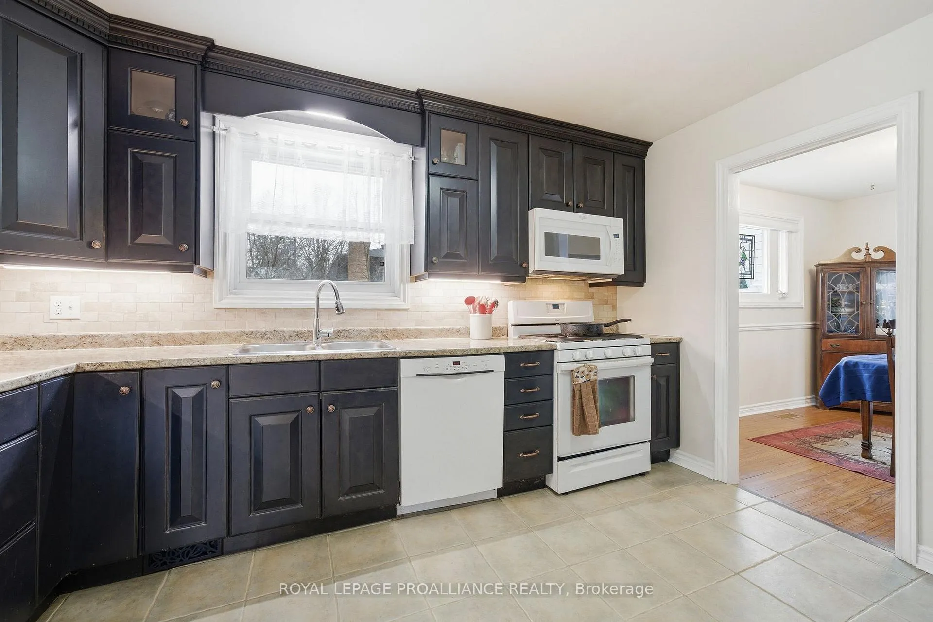 Photo 12 of 14 Forest Hill Crescent, Belleville, Belleville Ward — HOMEH