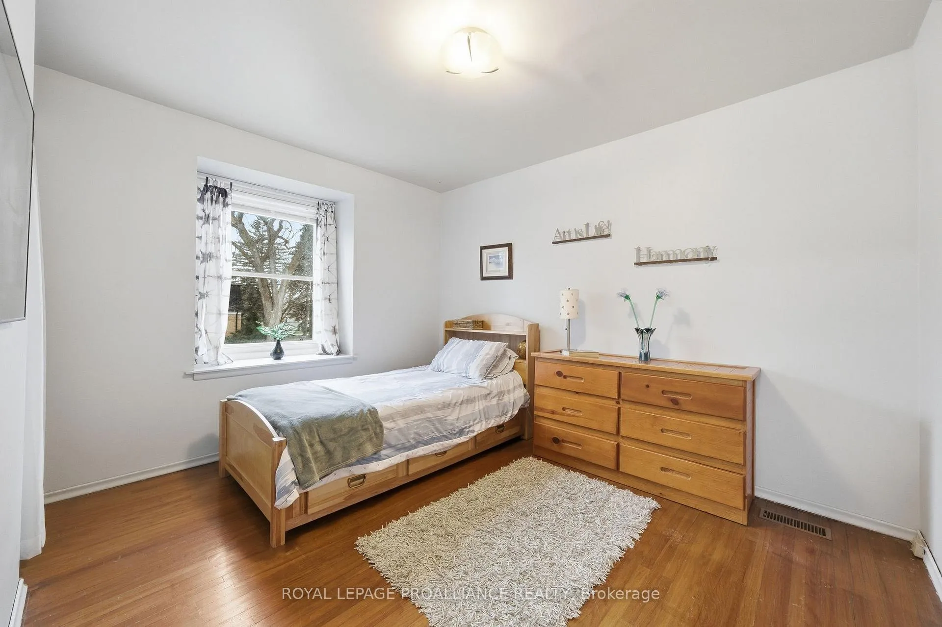 Photo 23 of 14 Forest Hill Crescent, Belleville, Belleville Ward — HOMEH