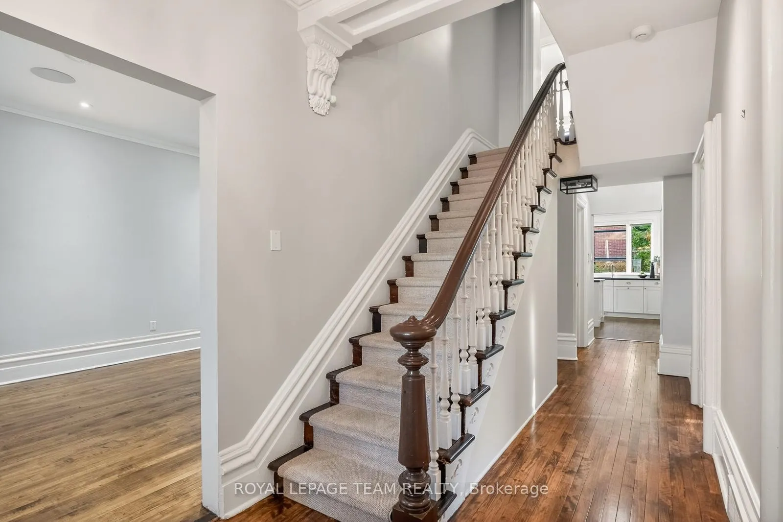 Photo 4 of 105 Crichton Street, Ottawa, New Edinburgh — HOMEH