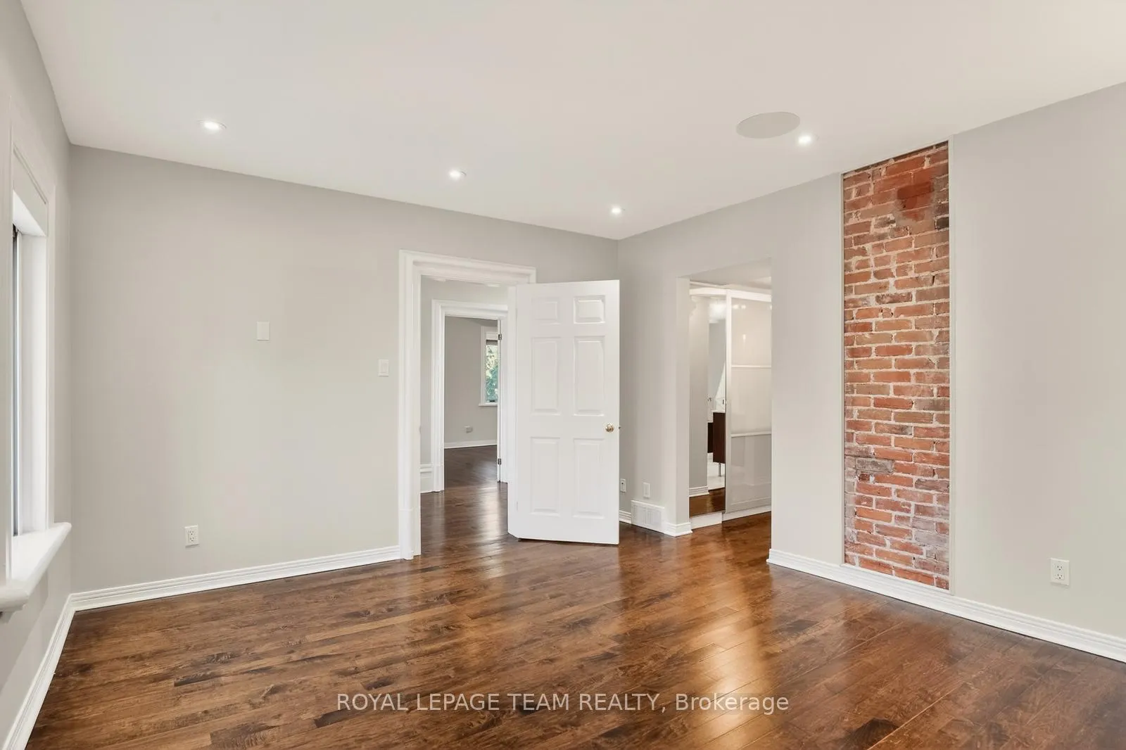 Photo 8 of 105 Crichton Street, Ottawa, New Edinburgh — HOMEH