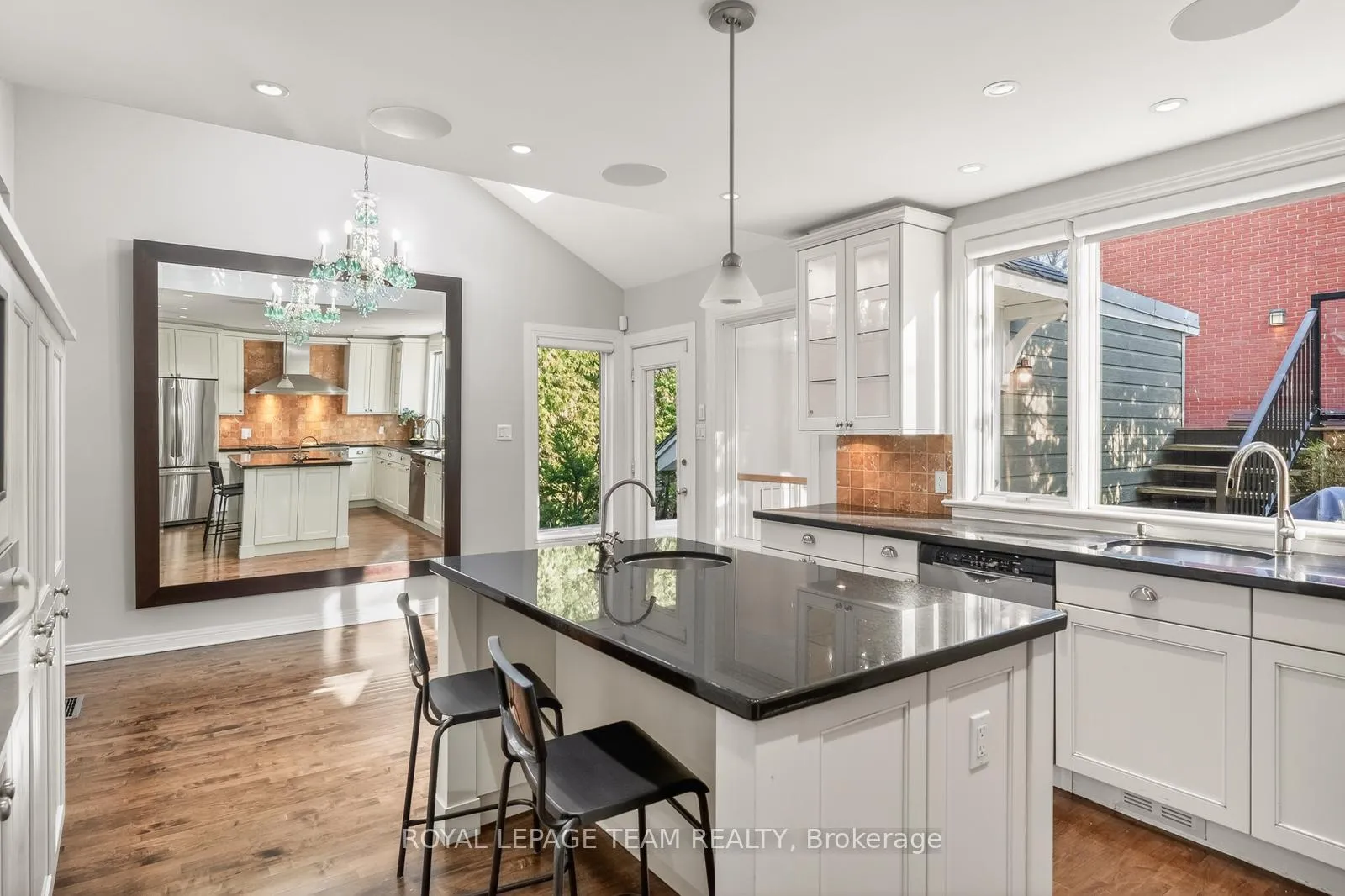 Photo 20 of 105 Crichton Street, Ottawa, New Edinburgh — HOMEH