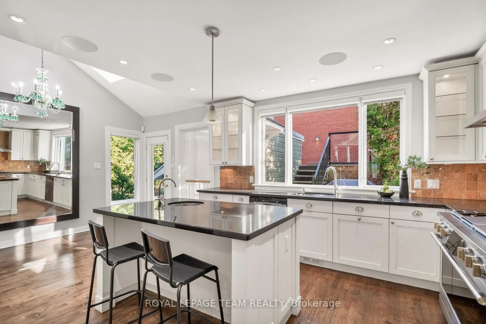 Photo 21 of 105 Crichton Street, Ottawa, New Edinburgh — HOMEH