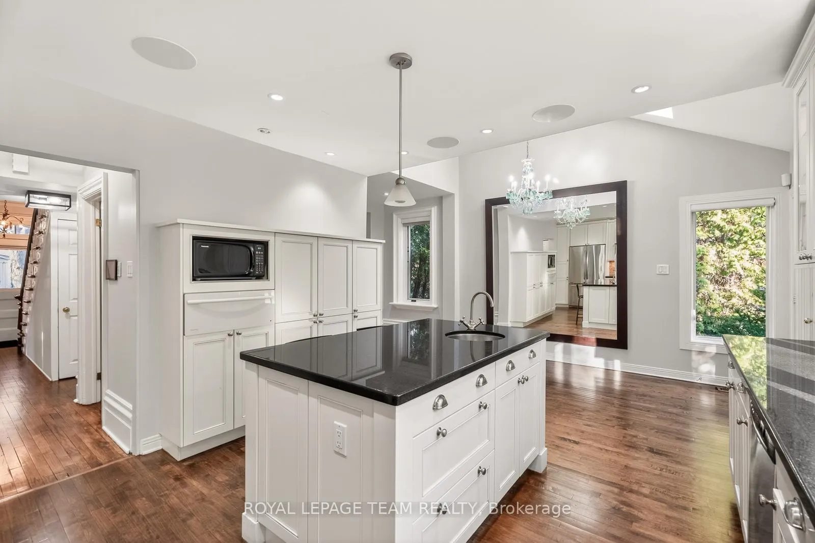 Photo 23 of 105 Crichton Street, Ottawa, New Edinburgh — HOMEH