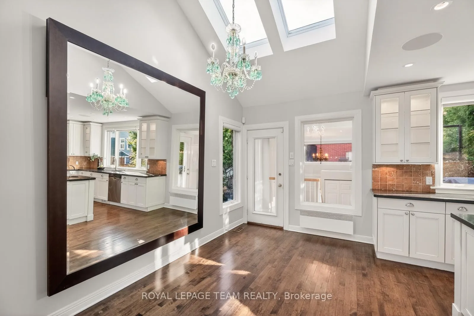 Photo 24 of 105 Crichton Street, Ottawa, New Edinburgh — HOMEH