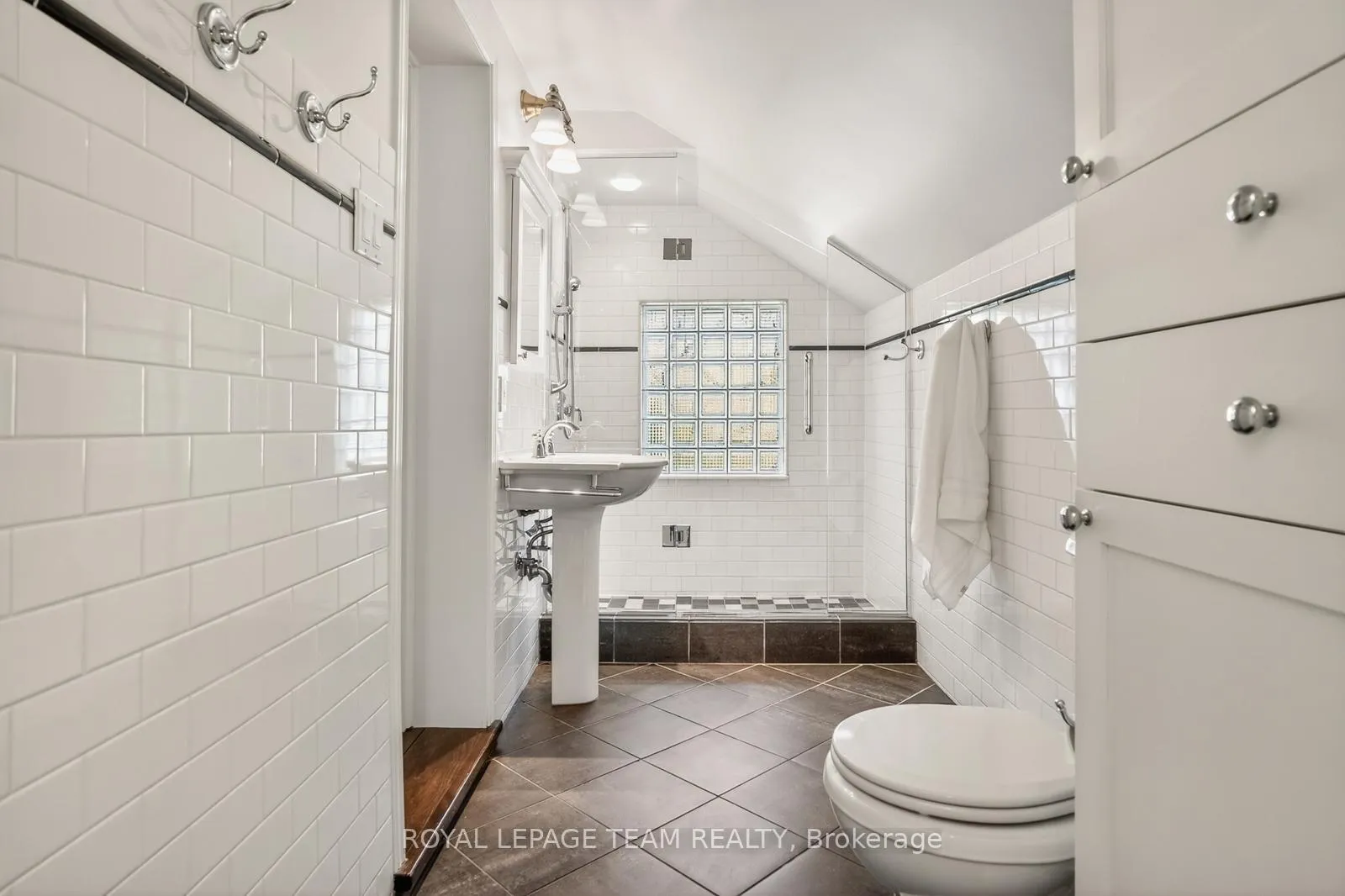 Photo 37 of 105 Crichton Street, Ottawa, New Edinburgh — HOMEH