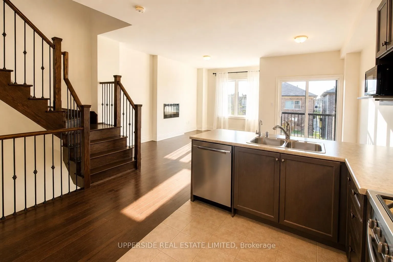 Photo 2 of 52 Vantage Loop Street, Newmarket, Woodland Hill — HOMEH