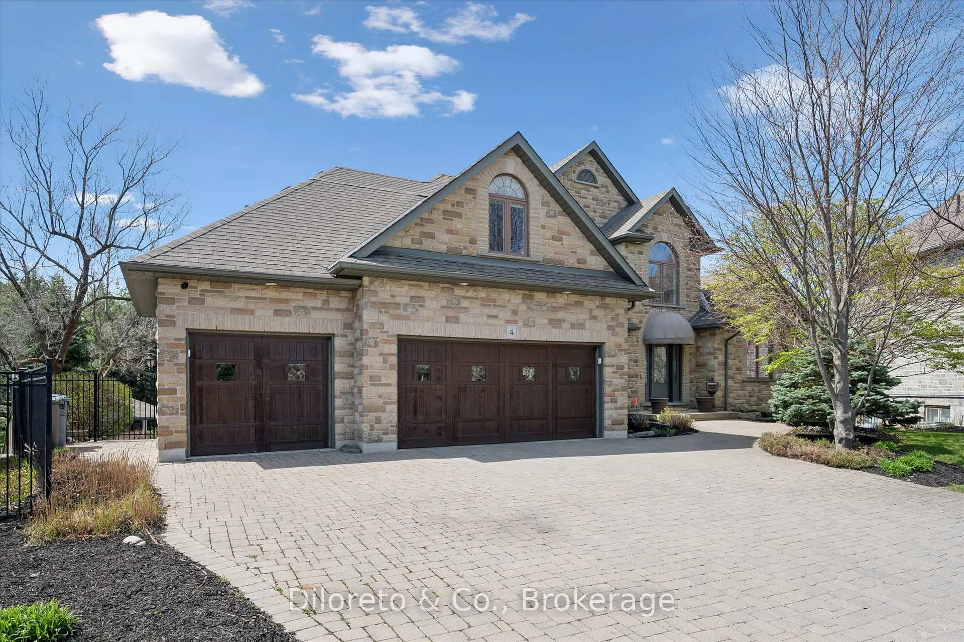 Photo 2 of 4 Zaduk Place, Guelph, Kortright East — HOMEH