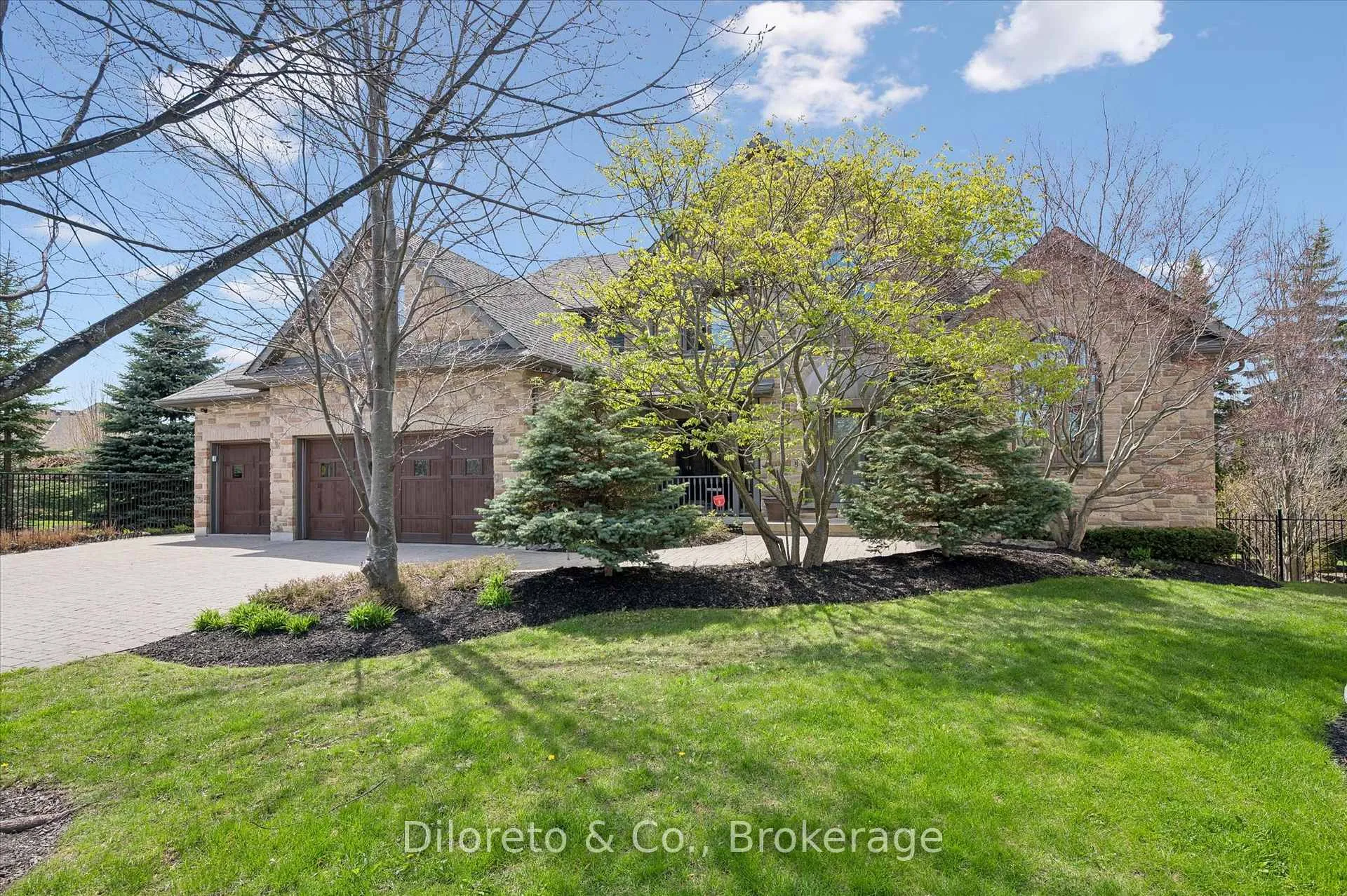 Photo 5 of 4 Zaduk Place, Guelph, Kortright East — HOMEH