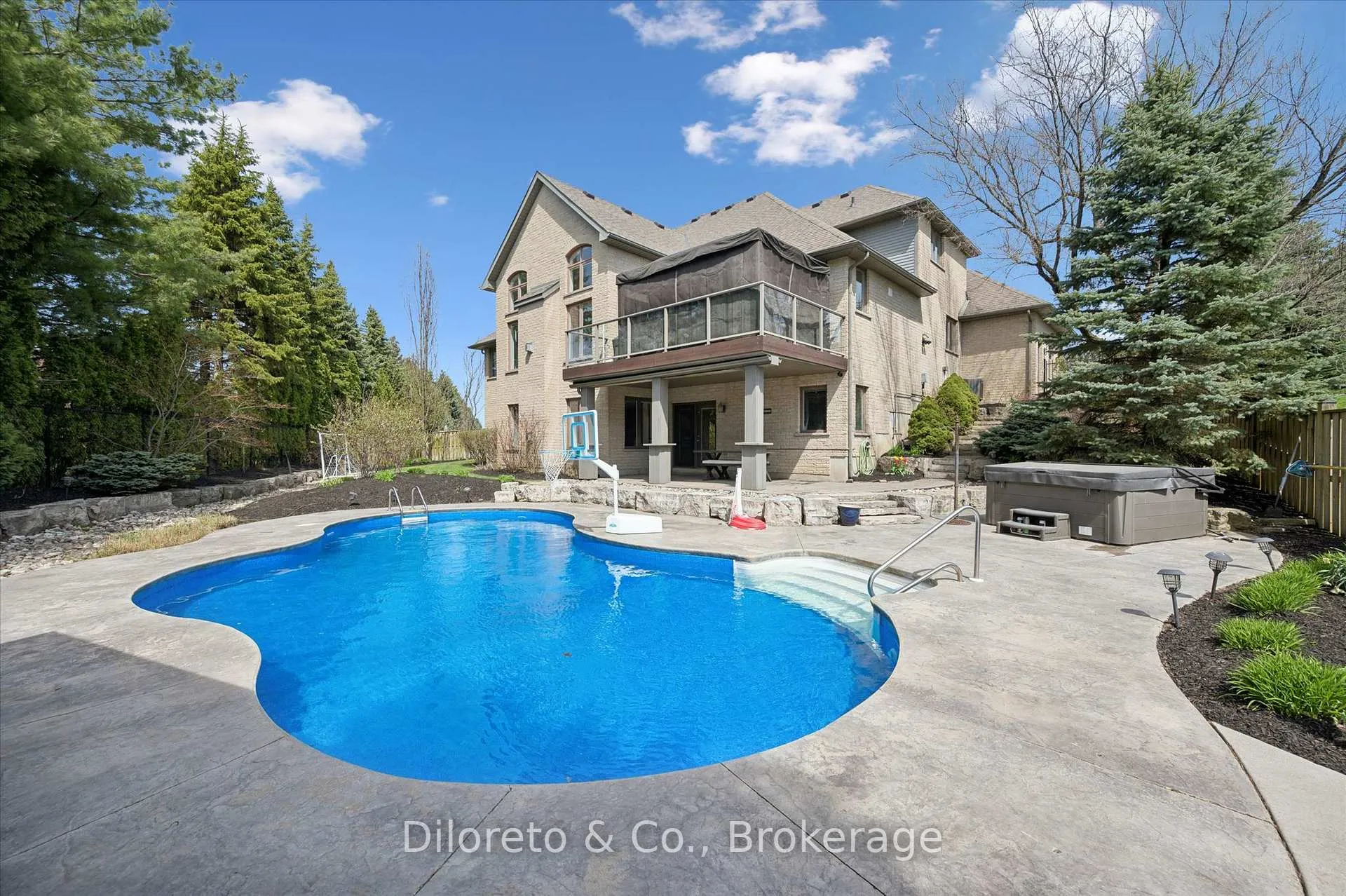 Photo 44 of 4 Zaduk Place, Guelph, Kortright East — HOMEH