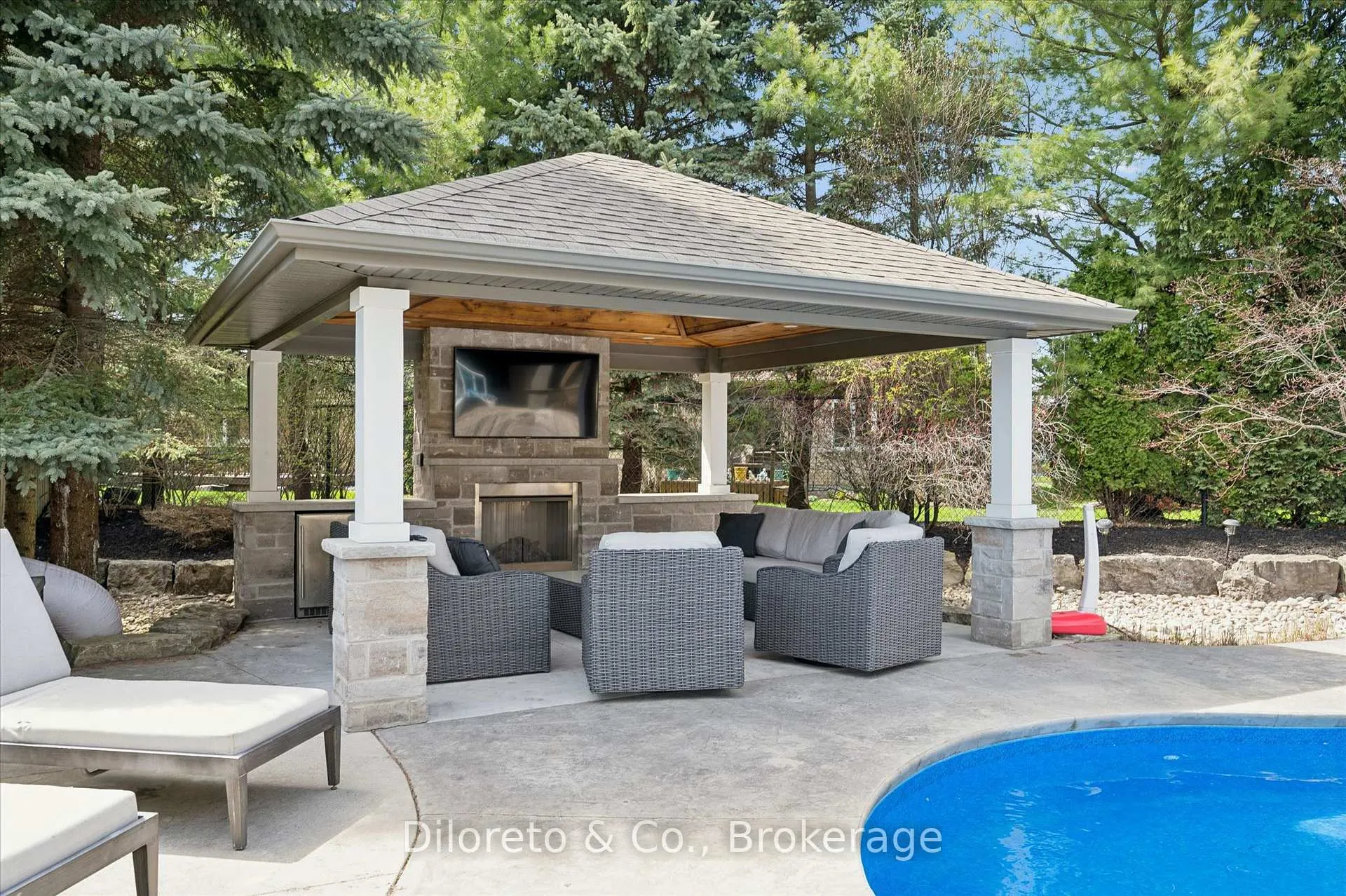 Photo 45 of 4 Zaduk Place, Guelph, Kortright East — HOMEH