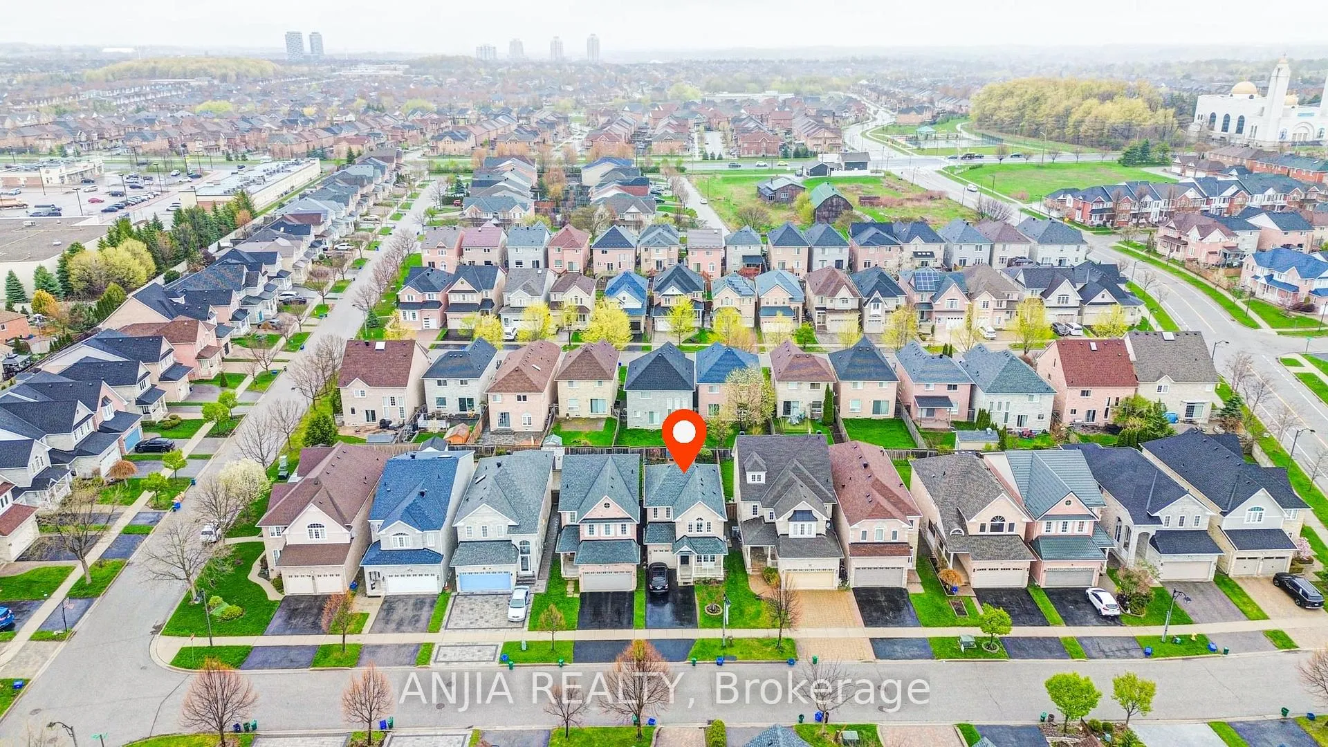 Photo 2 of 51 Oxfordshire Street, Markham, Berczy — HOMEH