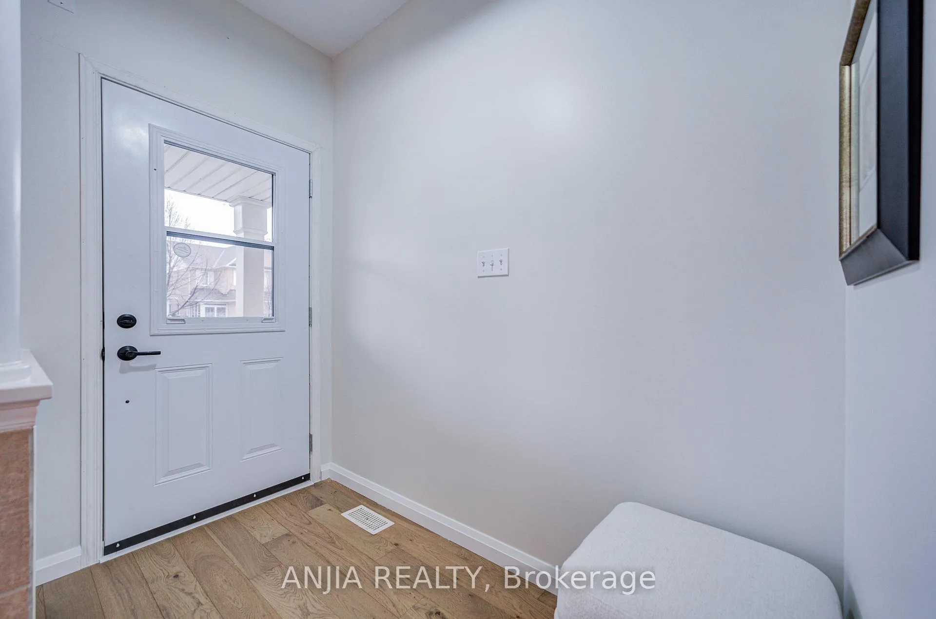 Photo 4 of 51 Oxfordshire Street, Markham, Berczy — HOMEH