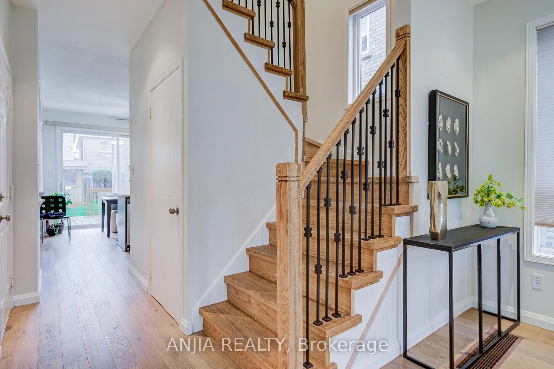 Photo 9 of 51 Oxfordshire Street, Markham, Berczy — HOMEH