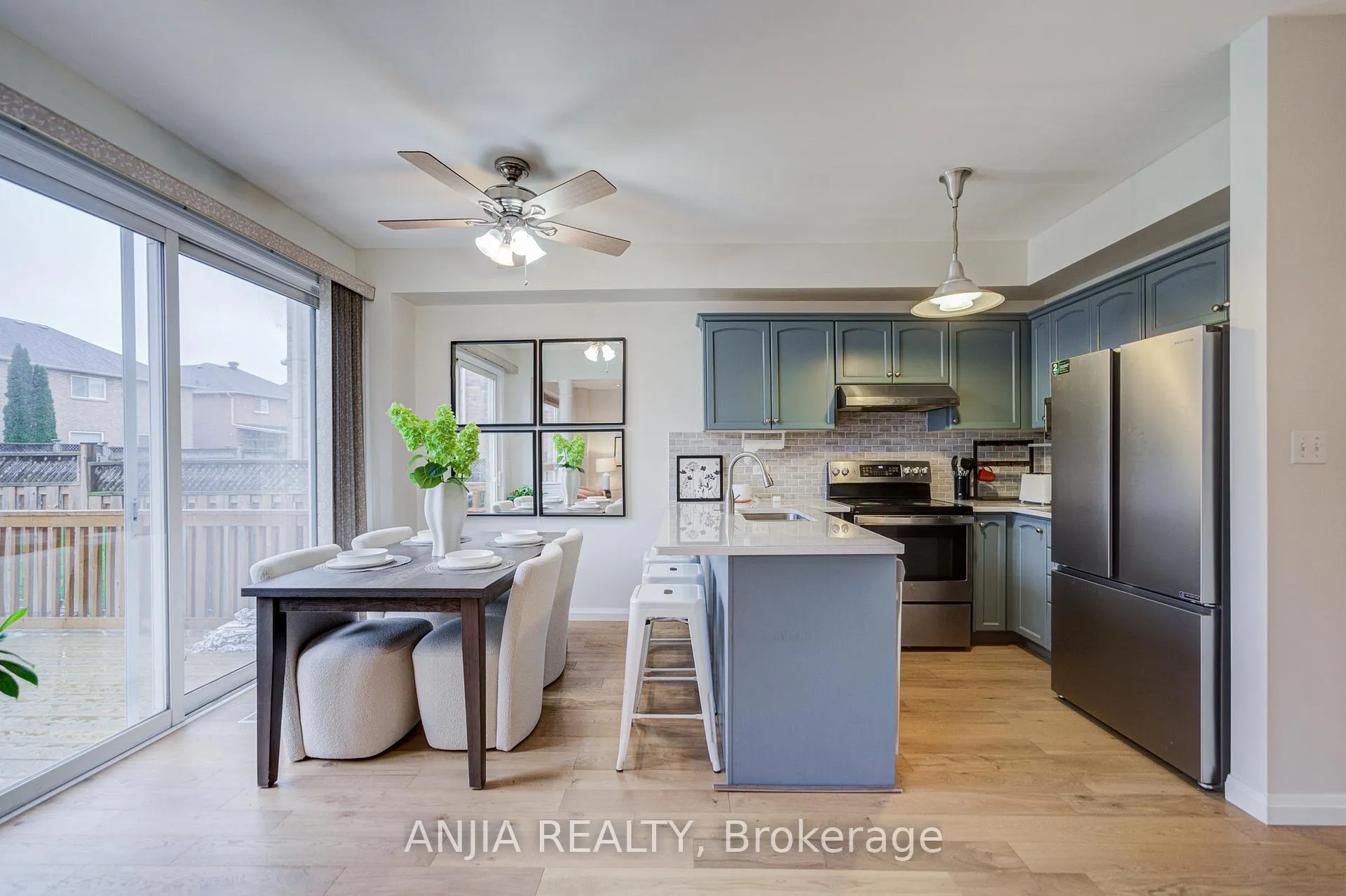 Photo 15 of 51 Oxfordshire Street, Markham, Berczy — HOMEH