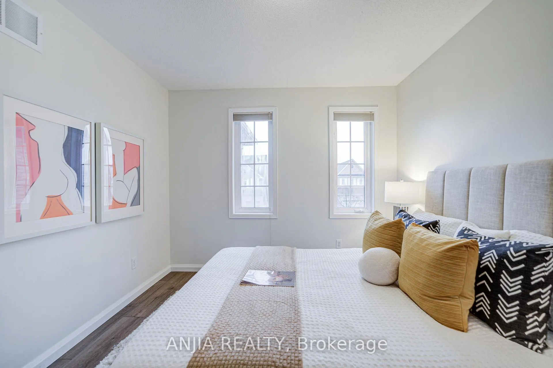 Photo 34 of 51 Oxfordshire Street, Markham, Berczy — HOMEH
