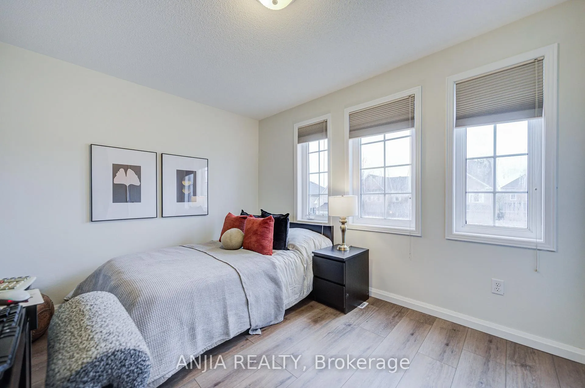 Photo 36 of 51 Oxfordshire Street, Markham, Berczy — HOMEH
