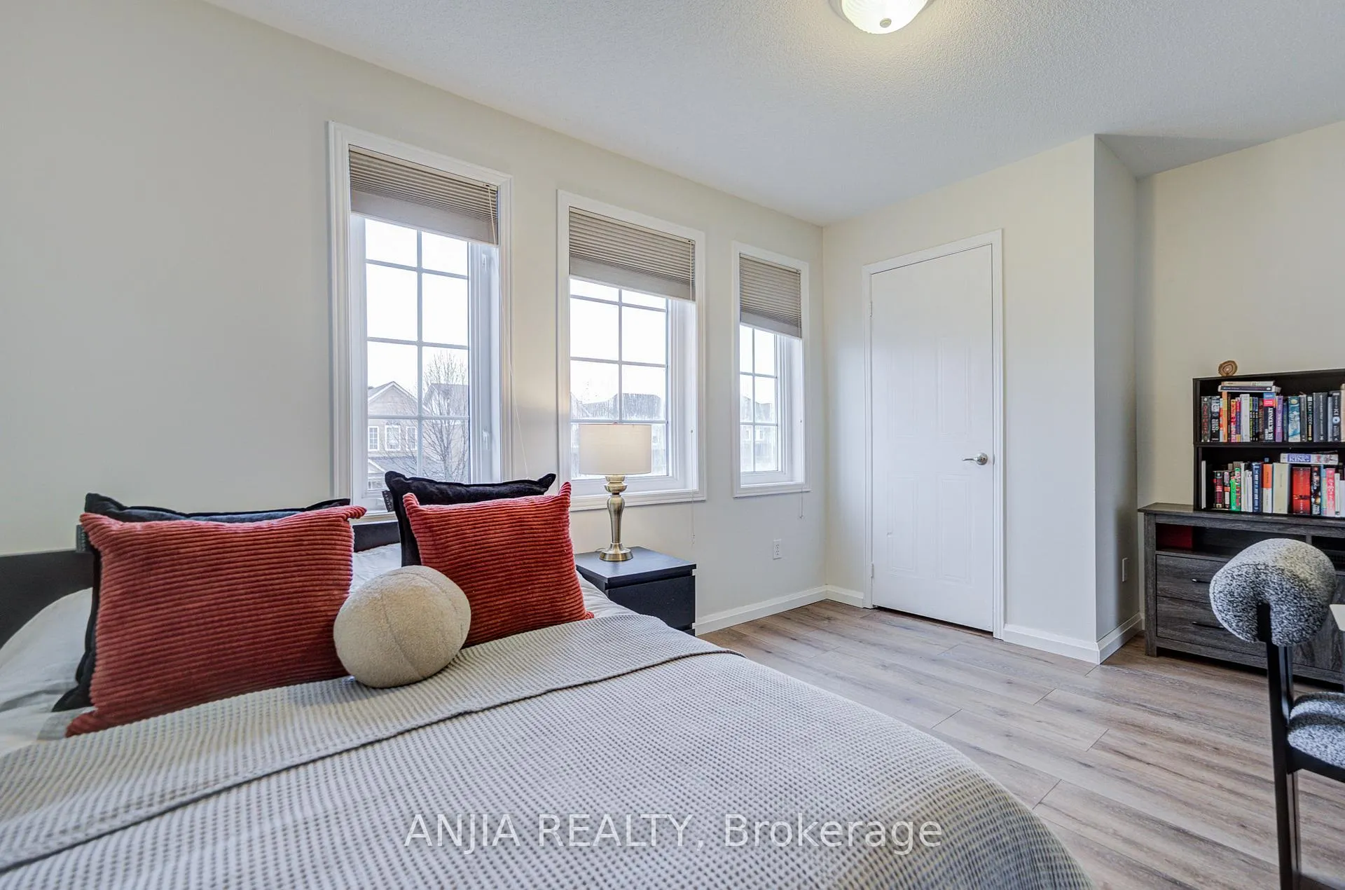 Photo 38 of 51 Oxfordshire Street, Markham, Berczy — HOMEH