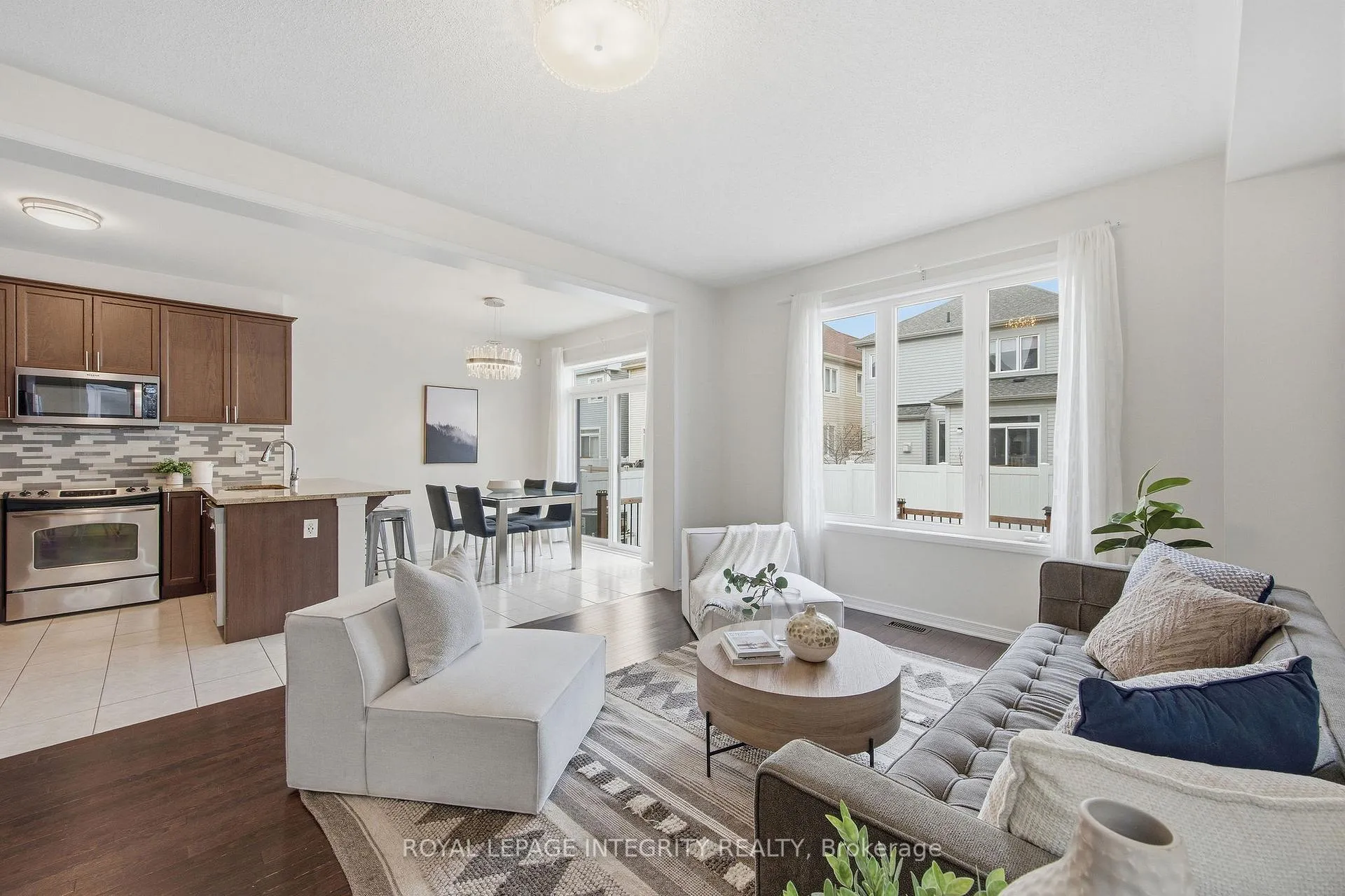 Photo 12 of 322 Autumnfield Street, Ottawa, Kanata - Emerald Meadows/Trailwest — HOMEH